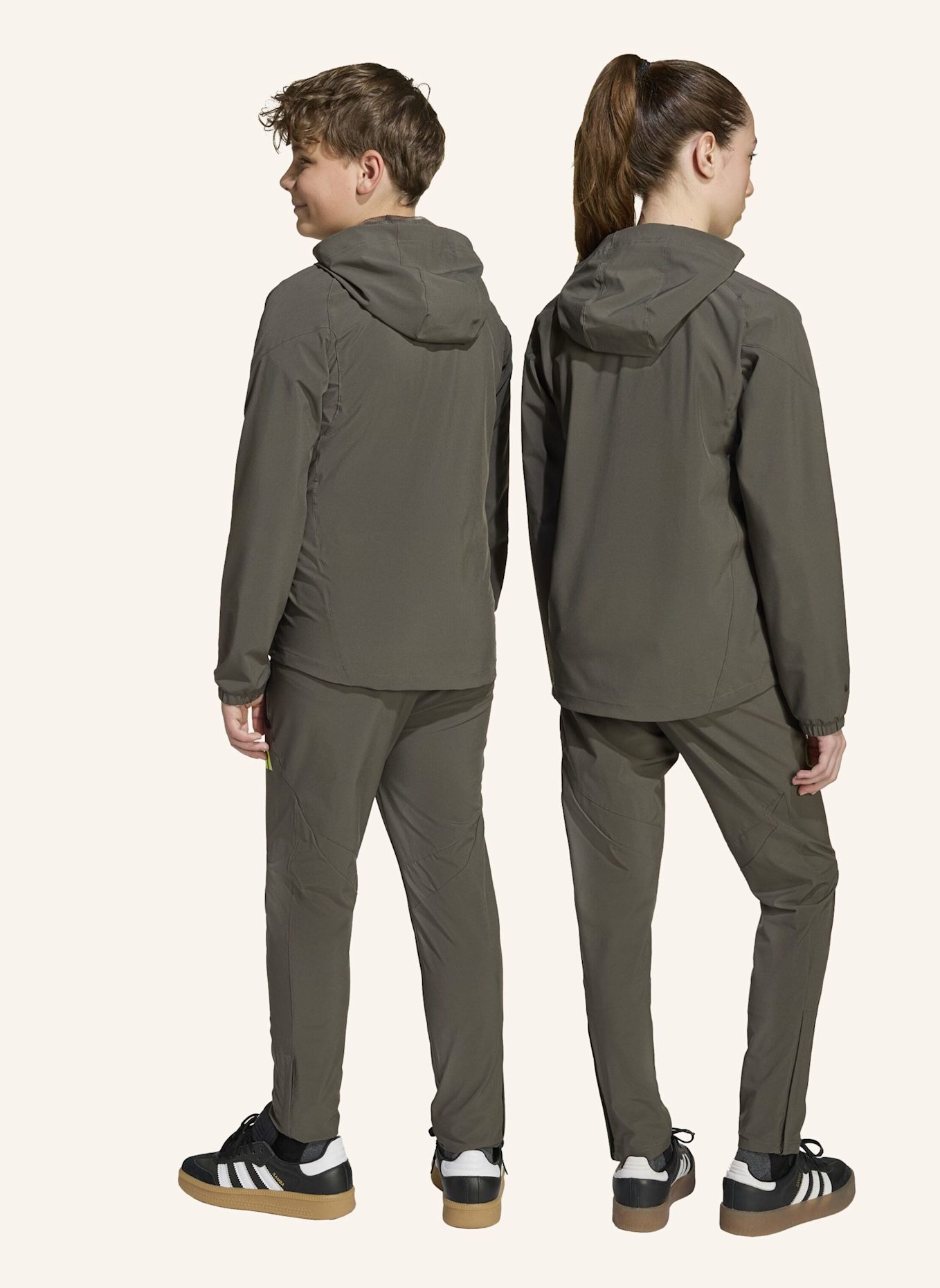 adidas REAL MADRID TIRO 25 COMPETITION VIS TECH TRAVEL HOSE FÜR KINDER UND TEENS: GRAU/ GELB