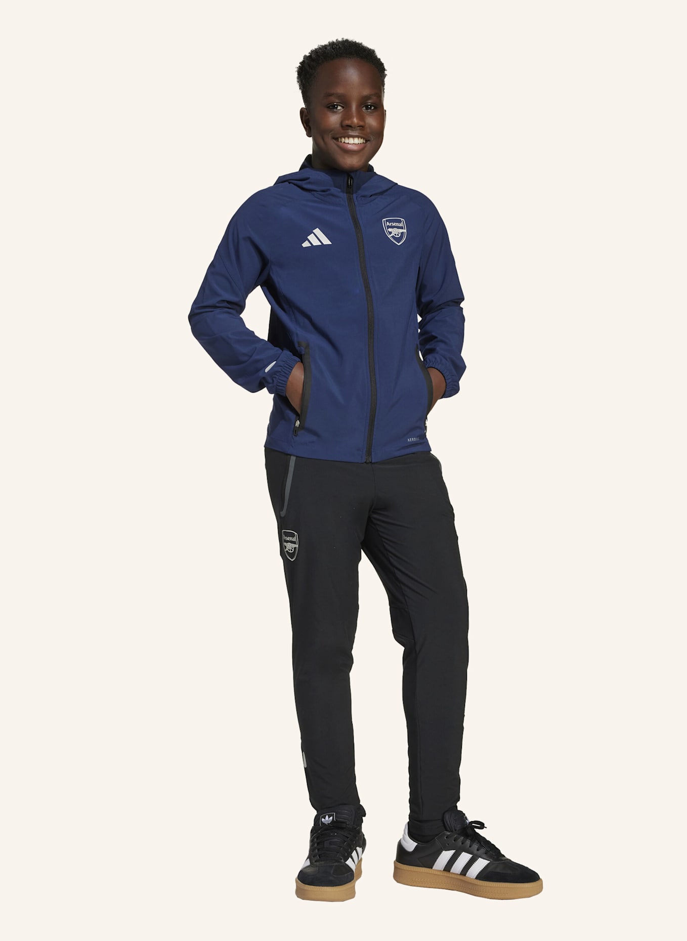 adidas ARSENAL TIRO 25 COMPETITION VIS TECH TRAVEL HOSE: SCHWARZ