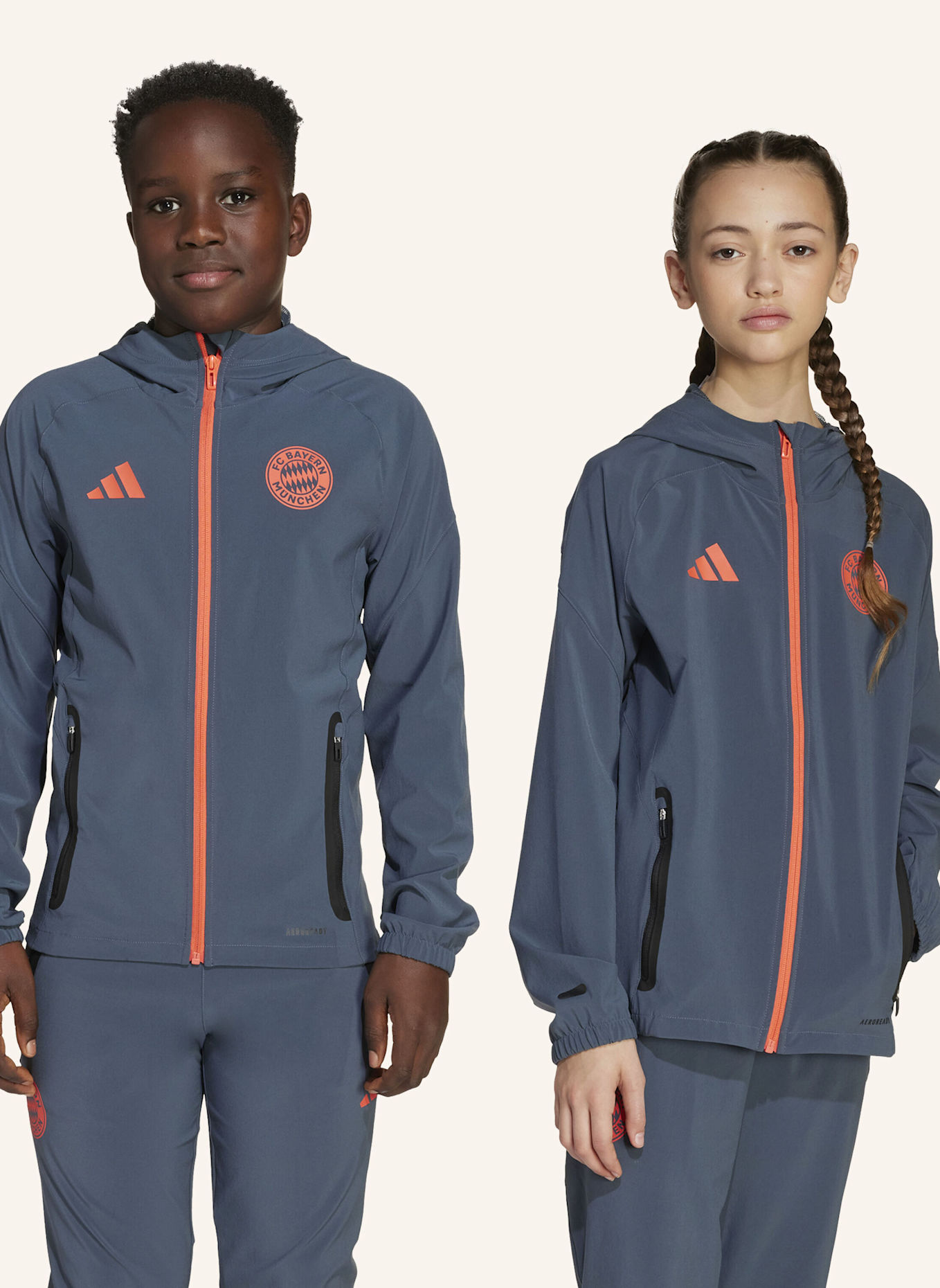 adidas FC BAYERN MÜNCHEN TIRO 25 COMPETITION VIS TECH TRAVEL JACKE FÜR KINDER: GRAU/ ORANGE