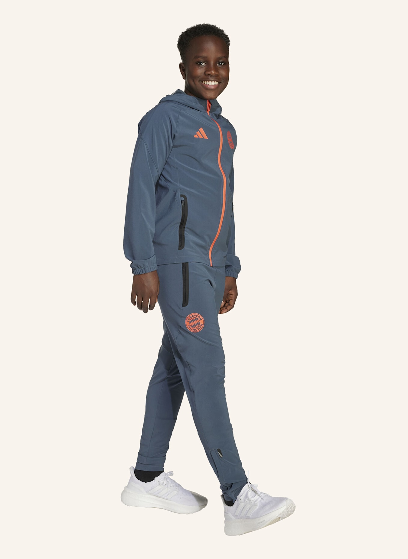 adidas FC BAYERN MÜNCHEN TIRO 25 COMPETITION VIS TECH TRAVEL HOSE KIDS: GRAU/ ORANGE