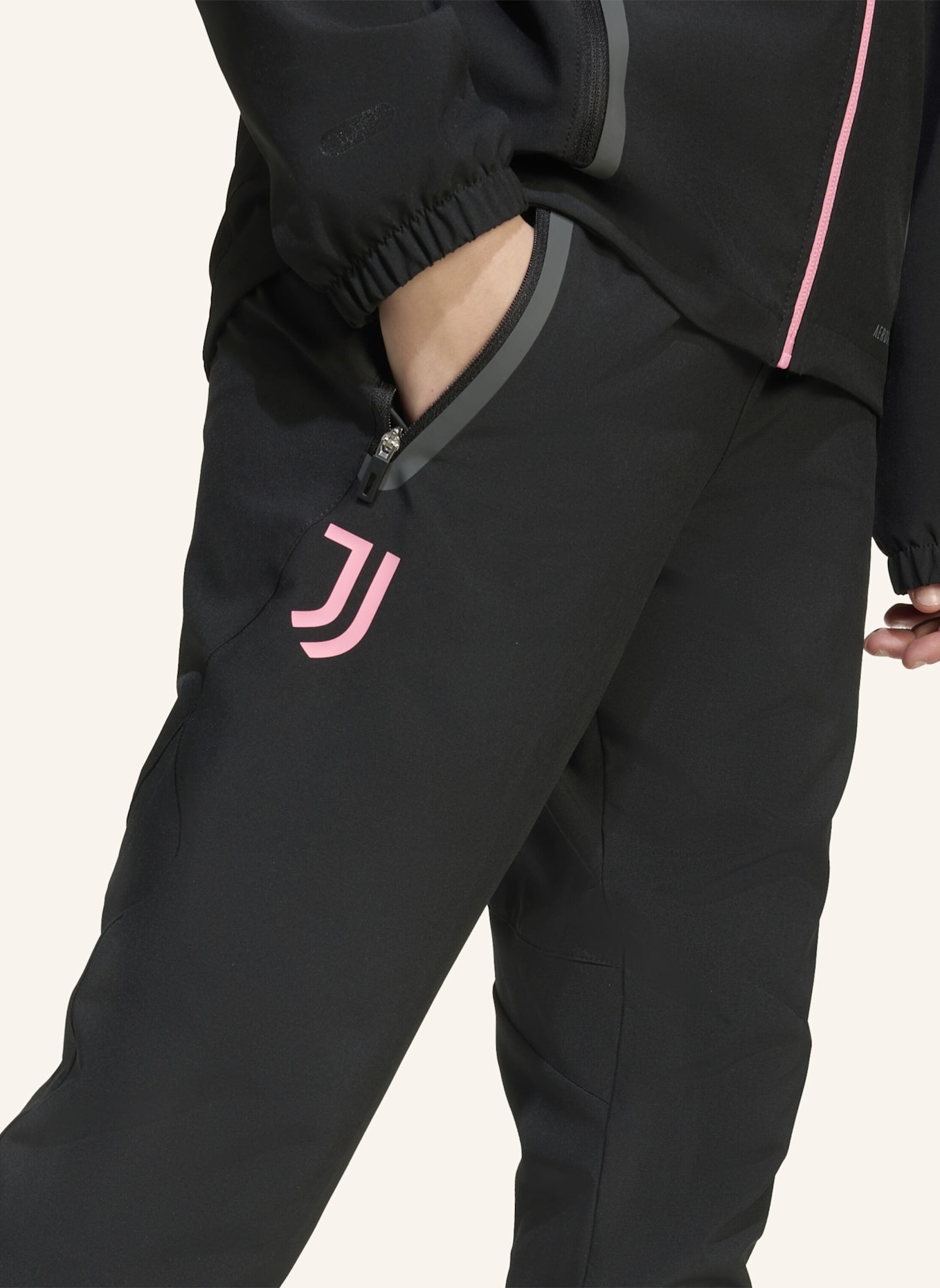 adidas JUVENTUS TIRO 25 COMPETITION VIS TECH KIDS TRAVEL HOSE: SCHWARZ