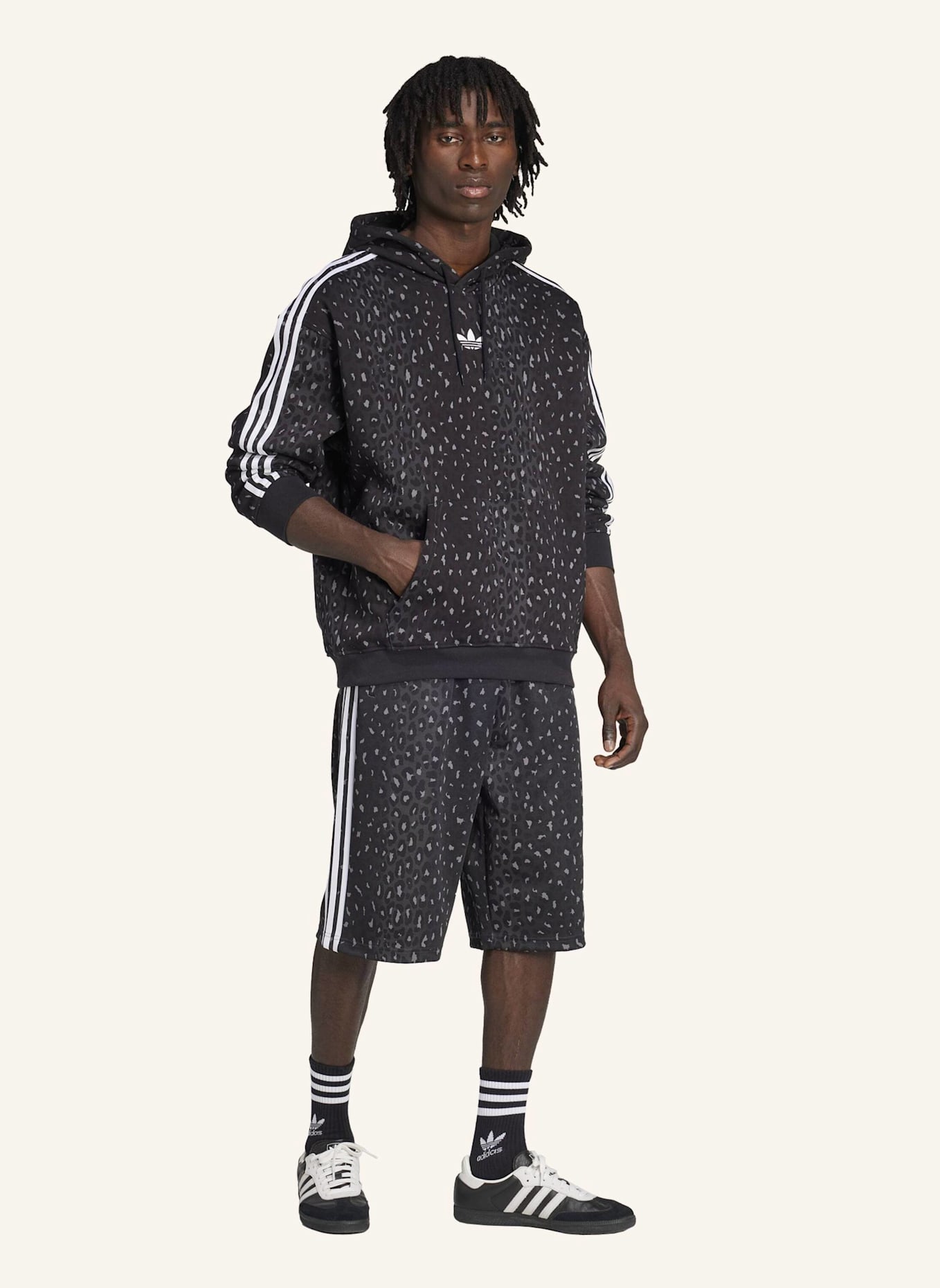 adidas Originals LEO ALL OVER PRINT LOOSE HOODIE: SCHWARZ