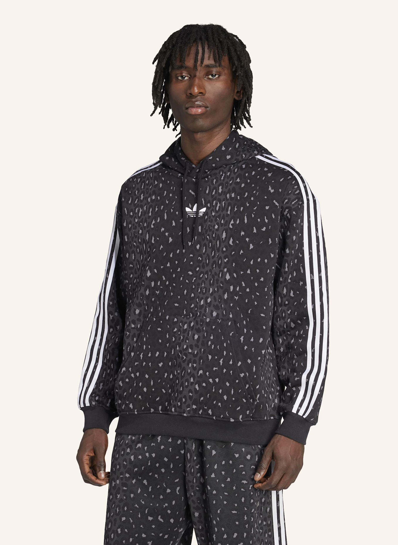 adidas Originals LEO ALL OVER PRINT LOOSE HOODIE: SCHWARZ