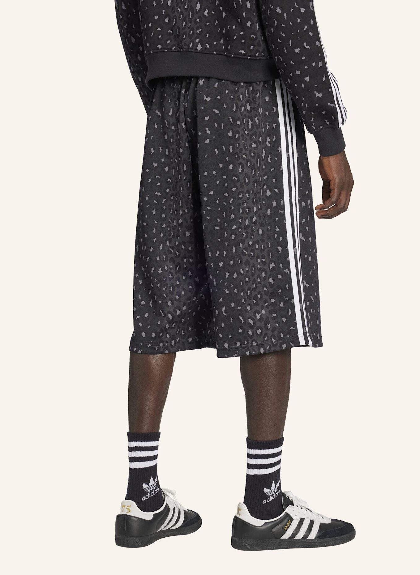 adidas Originals LEO OVERSIZED SHORTS: SCHWARZ