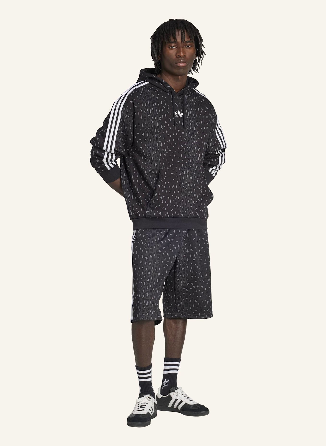 adidas Originals LEO OVERSIZED SHORTS: SCHWARZ