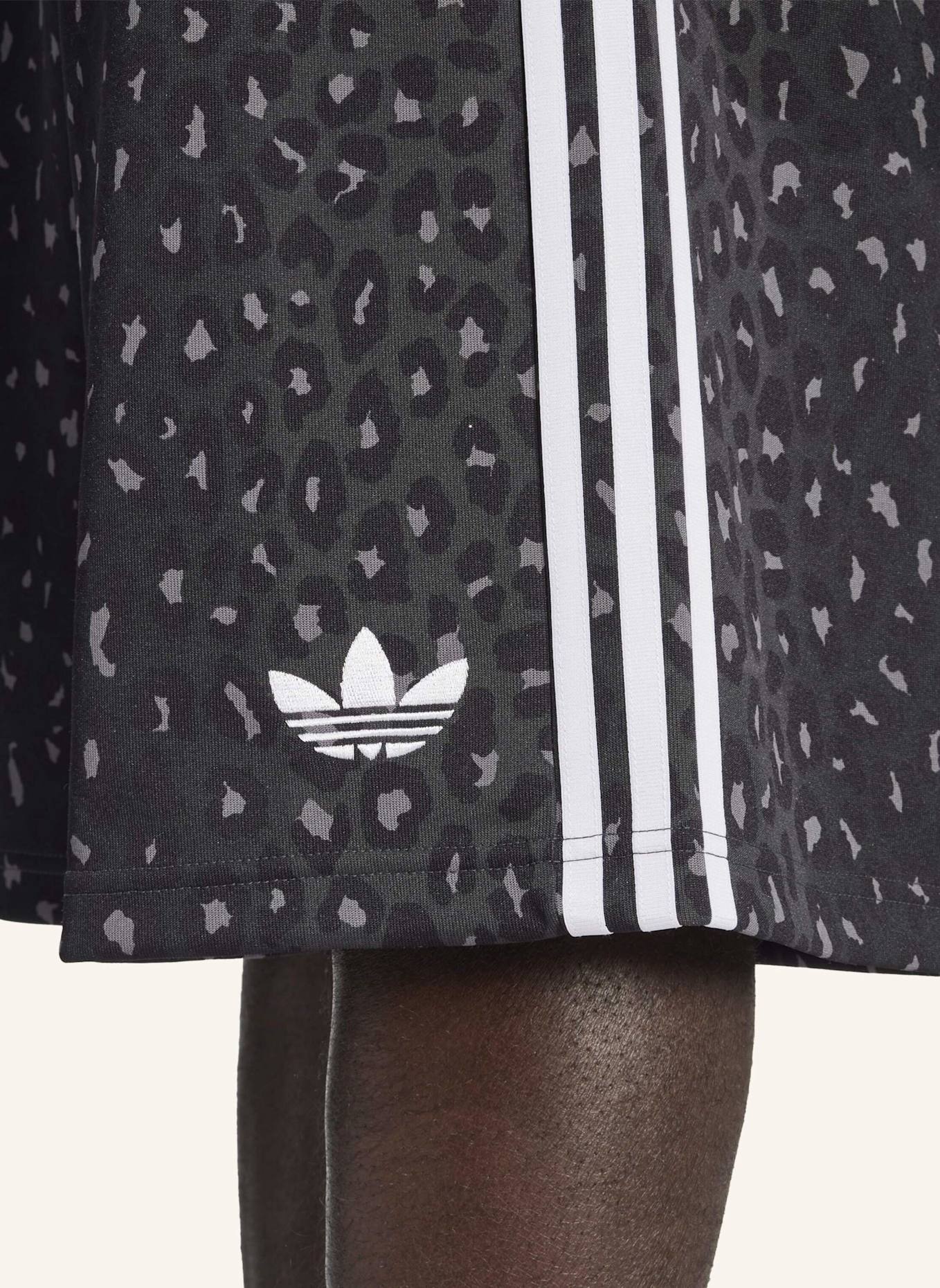 adidas Originals LEO OVERSIZED SHORTS: SCHWARZ