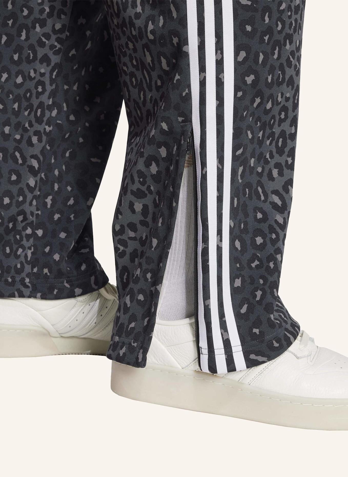 adidas Originals FIREBIRD LOOSE LEOPARD TRAININGSHOSE: SCHWARZ