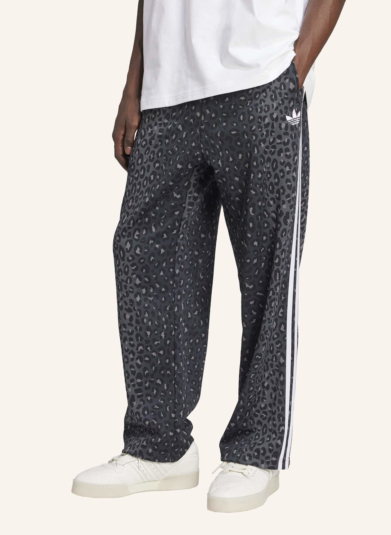 adidas Originals FIREBIRD LOOSE LEOPARD TRAININGSHOSE: SCHWARZ