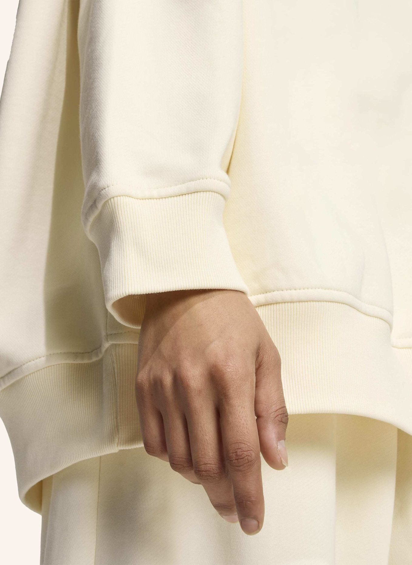 adidas Originals ESSENTIALS LINEAR OVERSIZED SWEATSHIRT: WEISS