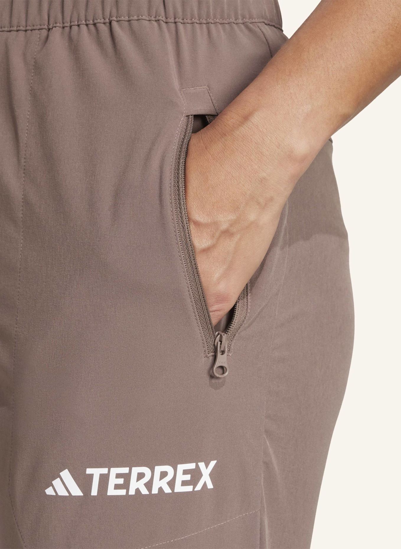 adidas TERREX MULTI ESSENTIALS STRETCH HOSE: BRAUN