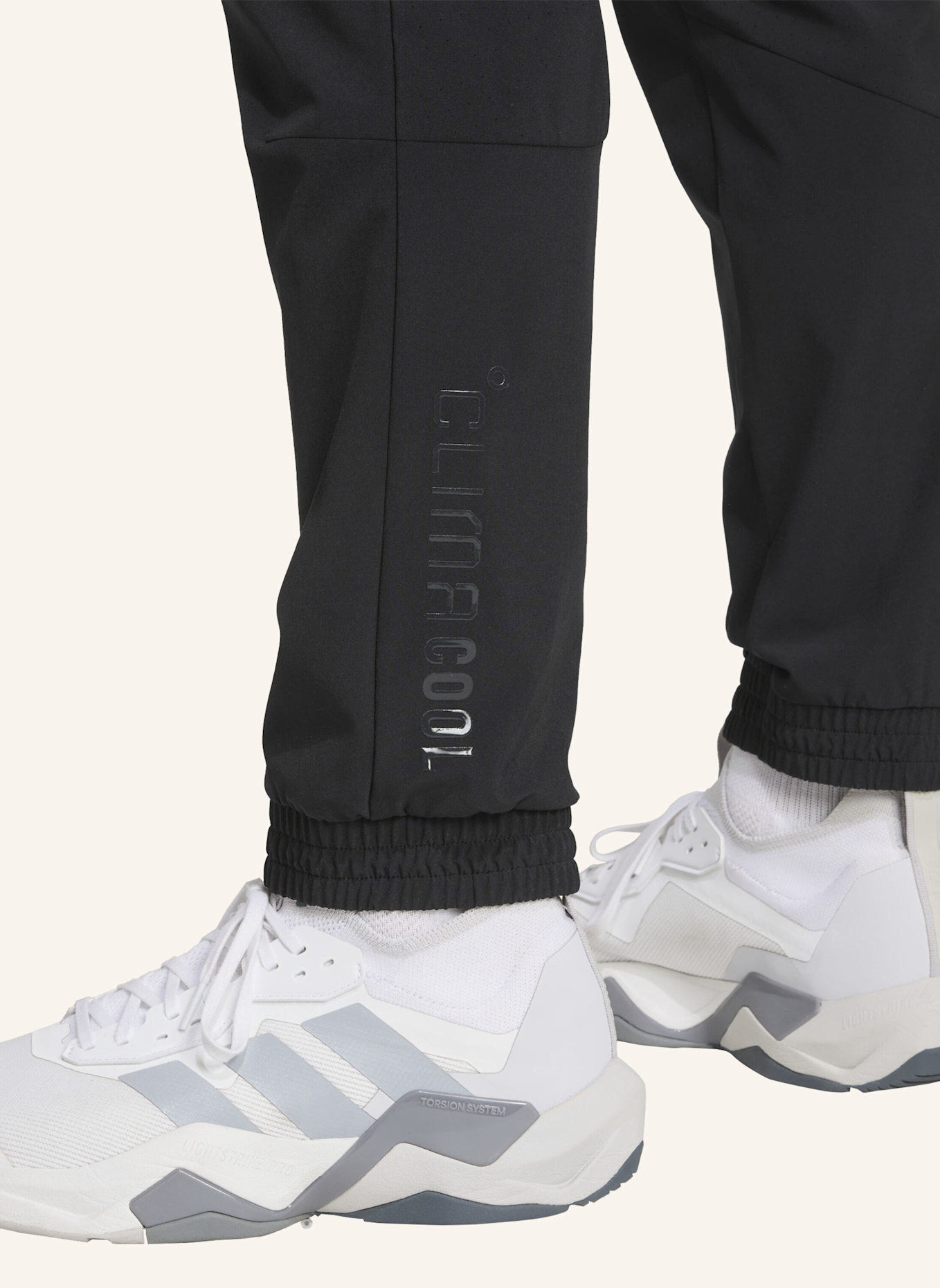 adidas TECH APPAREL TRAININGSHOSE: SCHWARZ/ GRAU