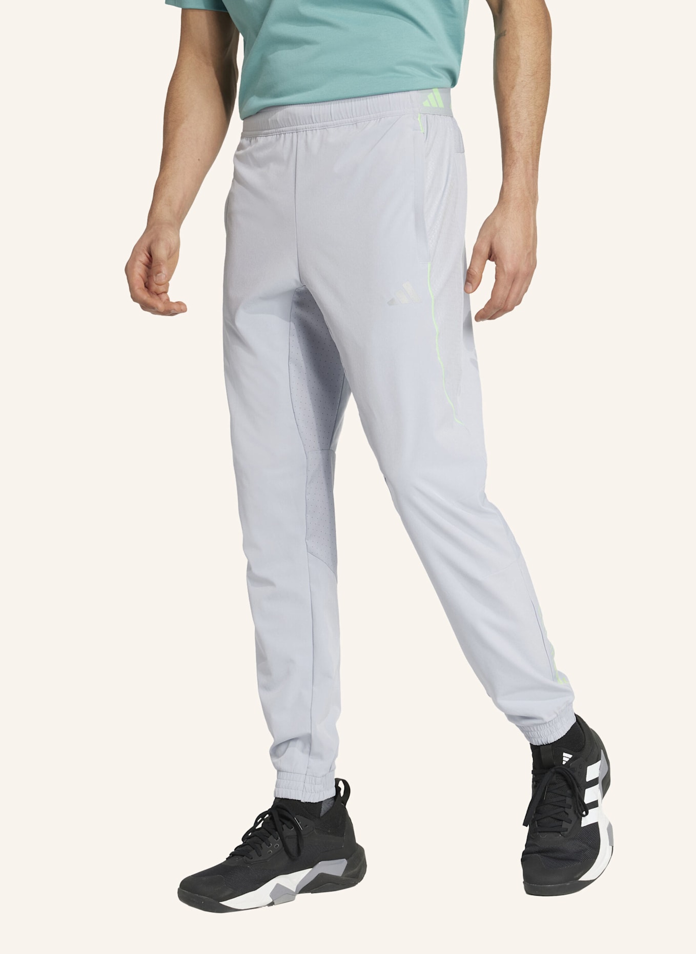 adidas TECH APPAREL TRAININGSHOSE: GRAU/ NEONGRÜN