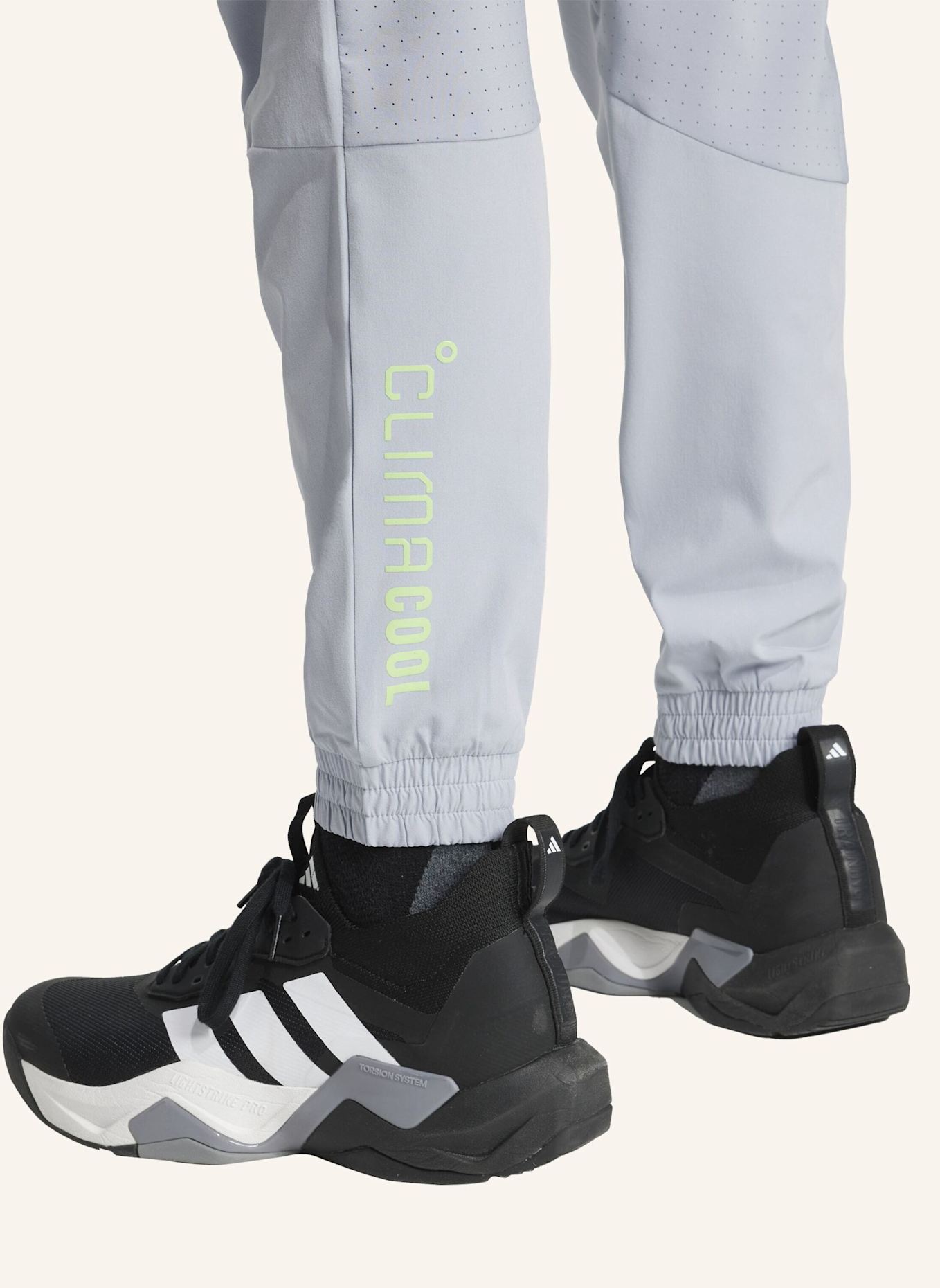 adidas TECH APPAREL TRAININGSHOSE: GRAU/ NEONGRÜN