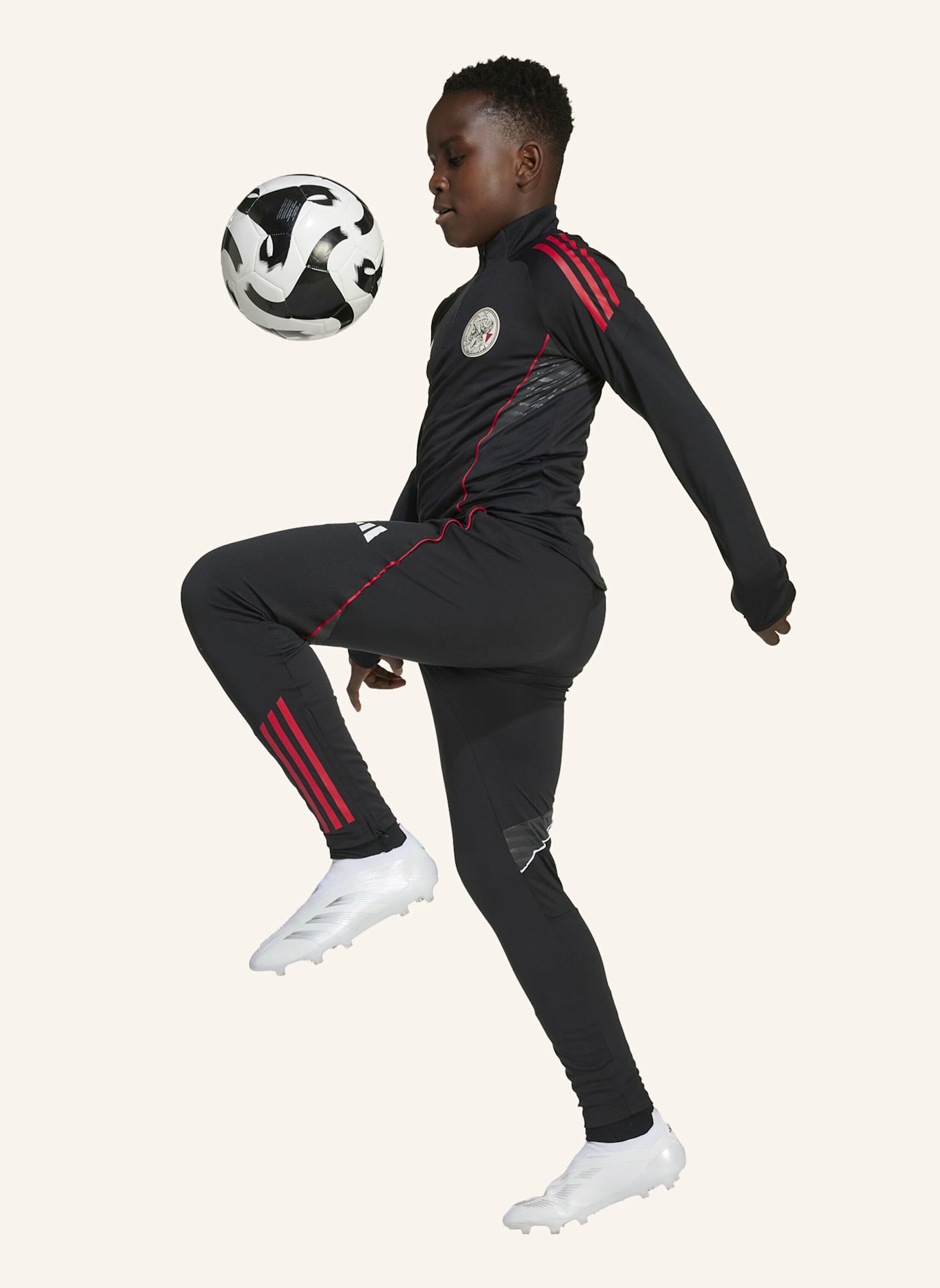 adidas AJAX TIRO 25 COMPETITION KIDS TRAININGSHOSE: SCHWARZ/ WEISS/ ROT