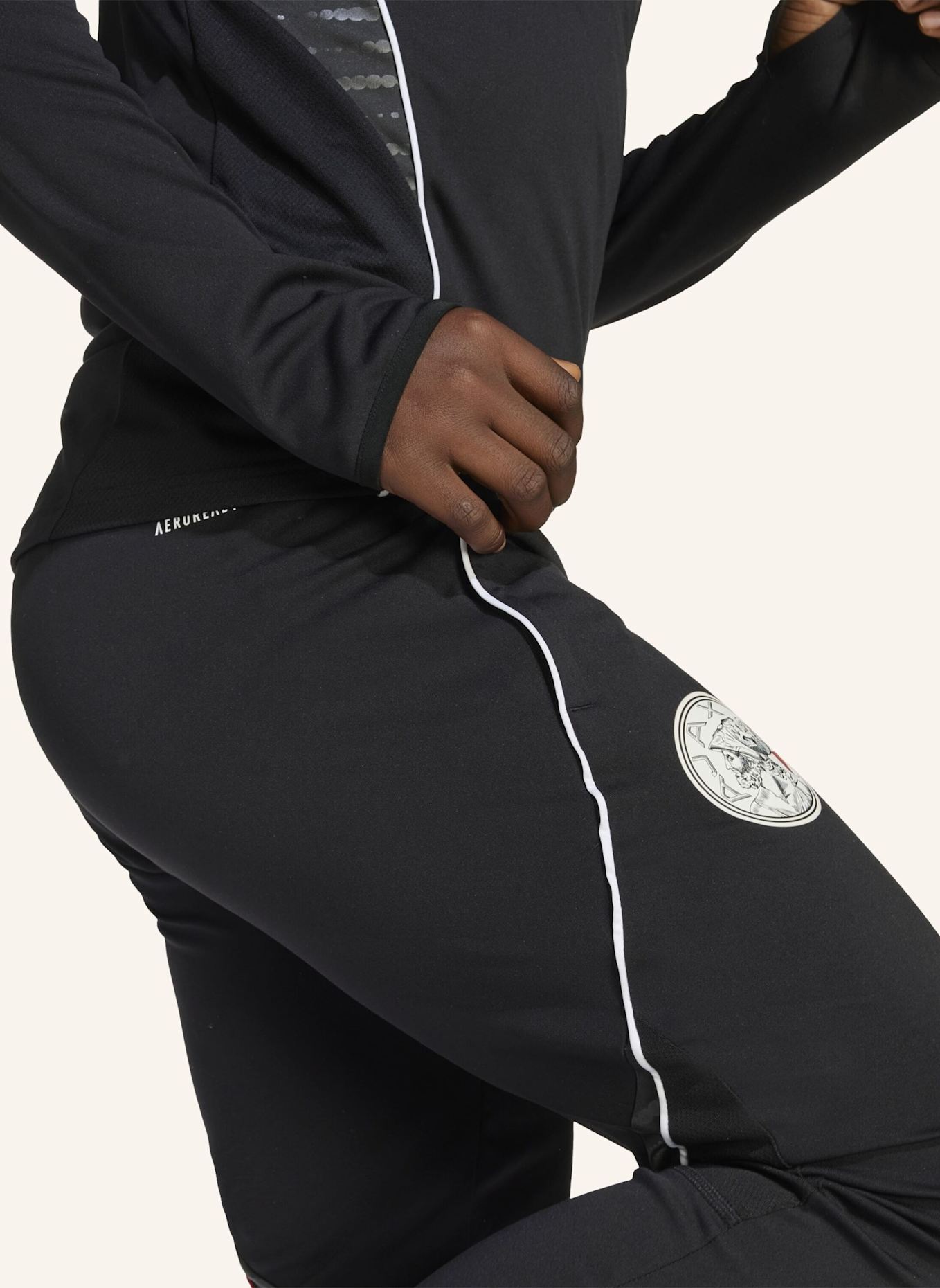 adidas AJAX TIRO 25 COMPETITION KIDS TRAININGSHOSE: SCHWARZ/ WEISS/ ROT