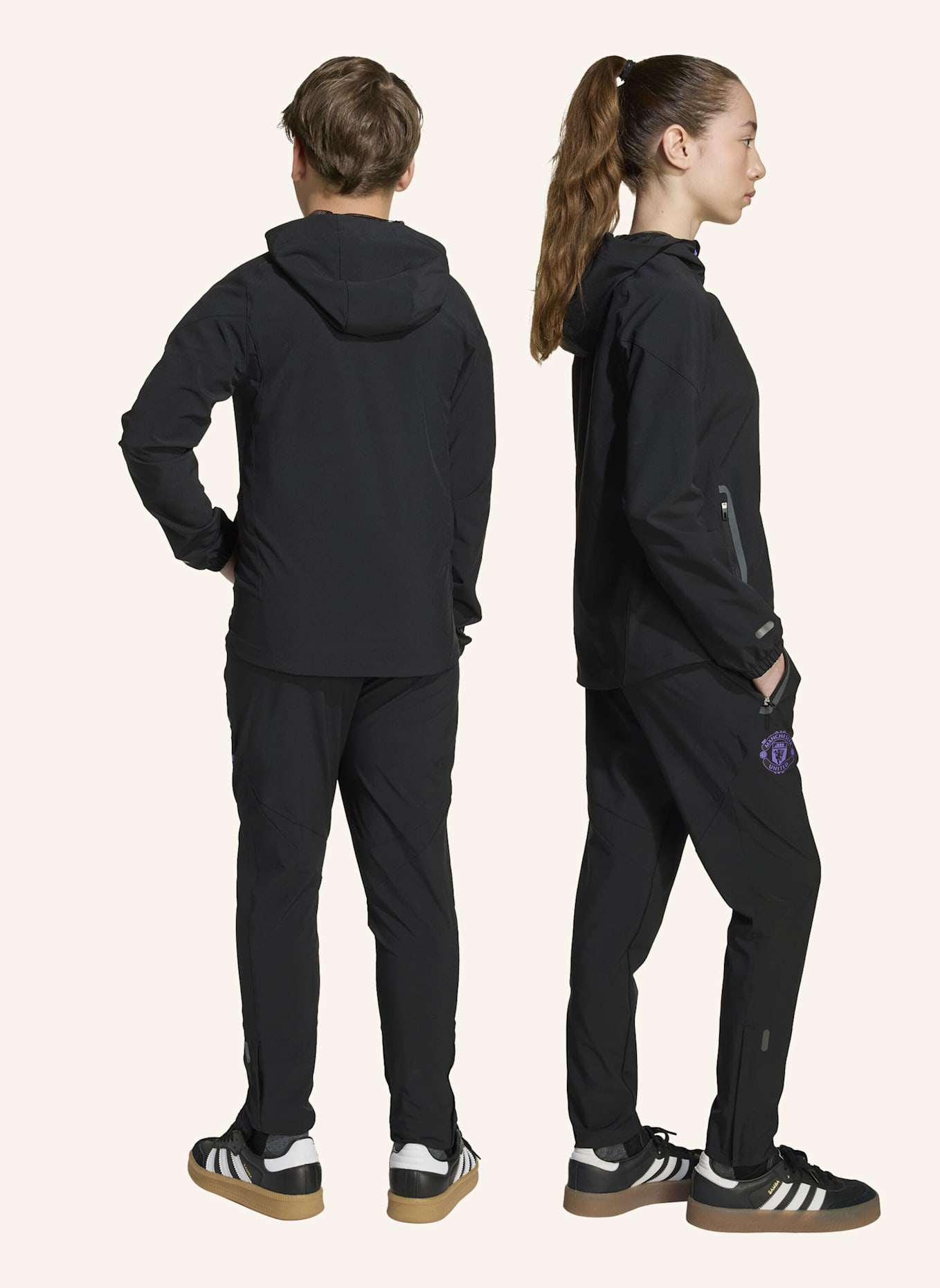 adidas MANCHESTER UNITED TIRO 25 COMPETITION VIS TECH KIDS TRAVEL HOSE: SCHWARZ