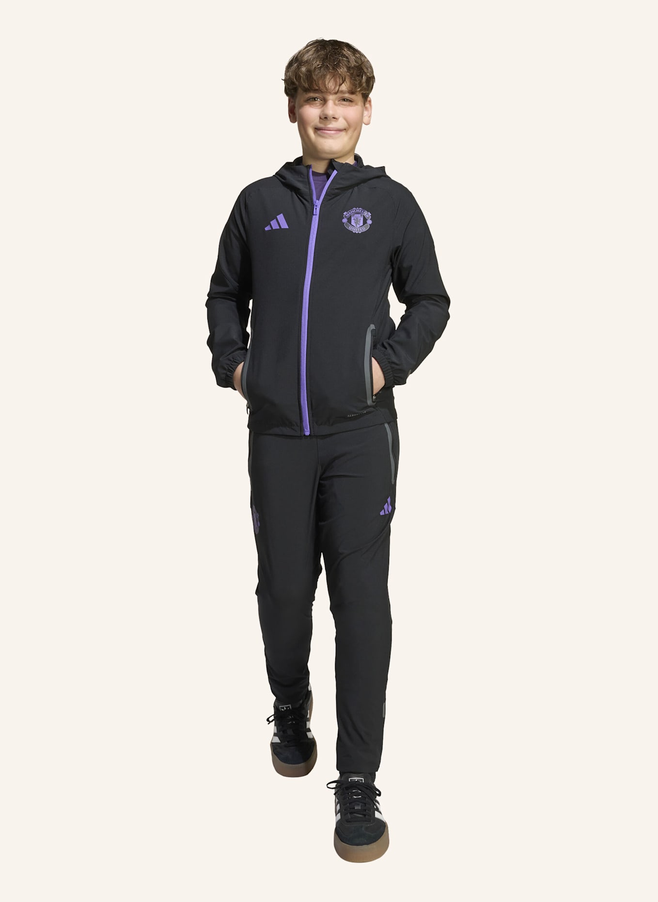 adidas MANCHESTER UNITED TIRO 25 COMPETITION VIS TECH KIDS TRAVEL HOSE: SCHWARZ