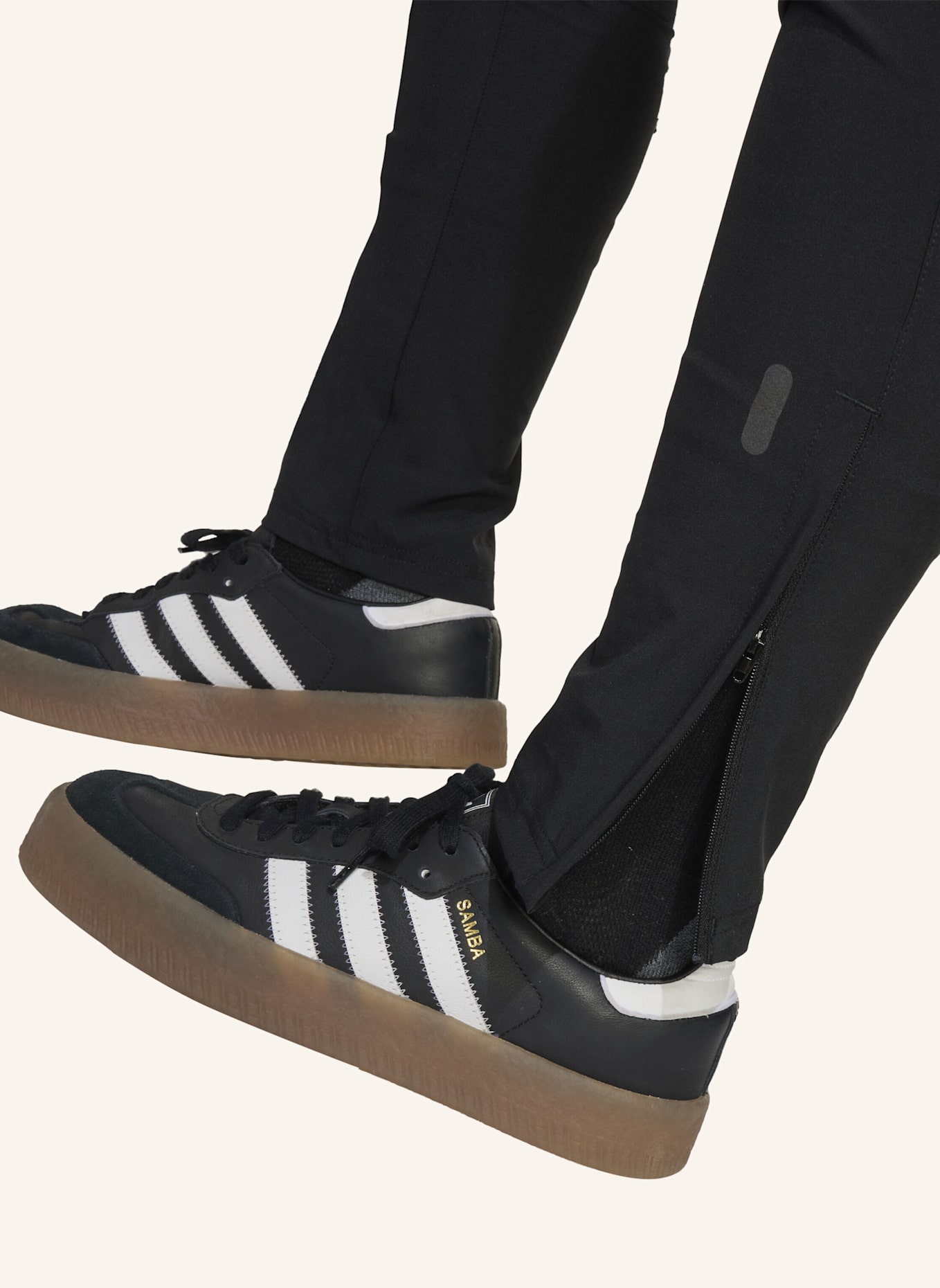 adidas MANCHESTER UNITED TIRO 25 COMPETITION VIS TECH KIDS TRAVEL HOSE: SCHWARZ