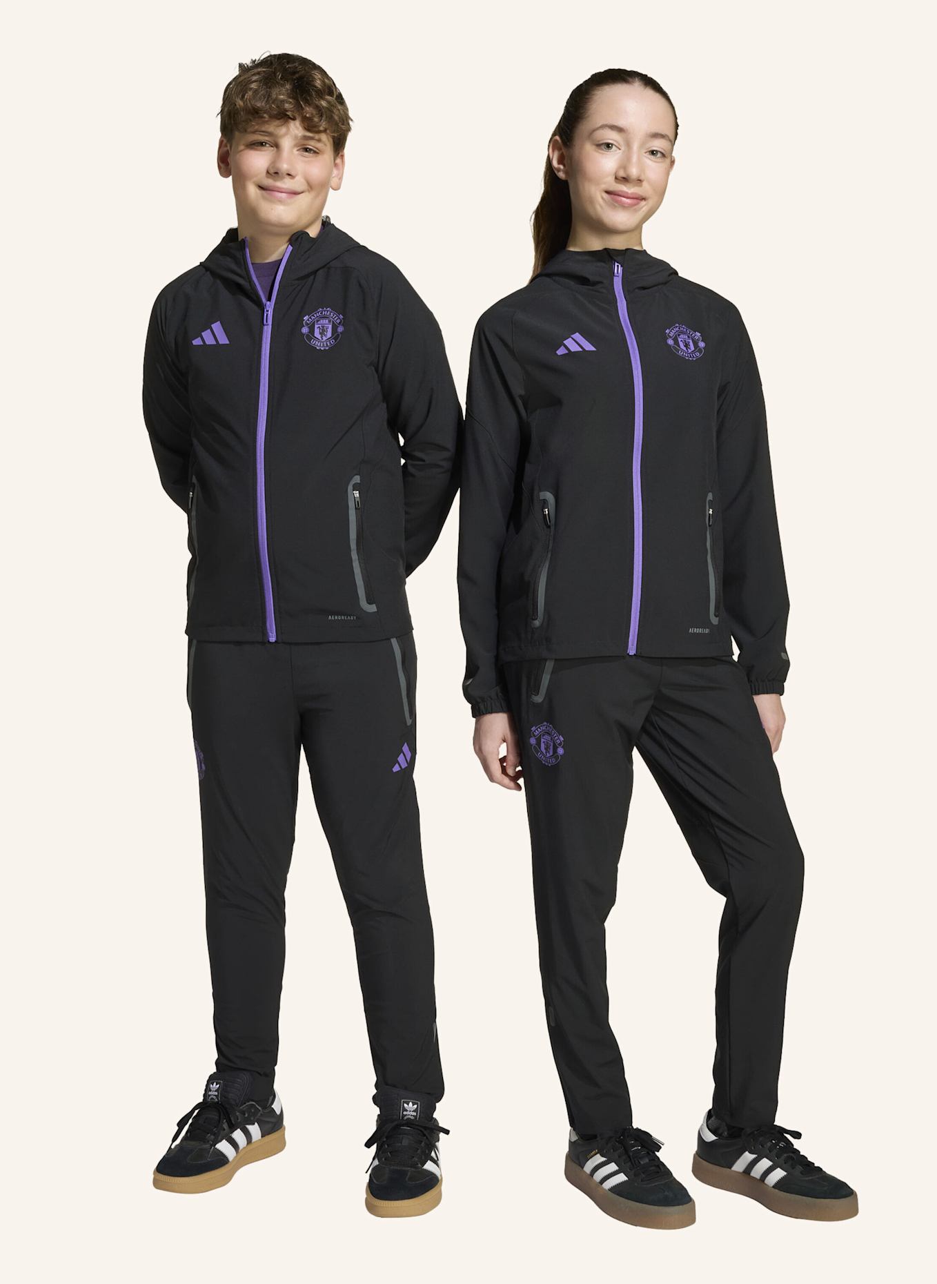 adidas MANCHESTER UNITED TIRO 25 COMPETITION VIS TECH KIDS TRAVEL HOSE: SCHWARZ