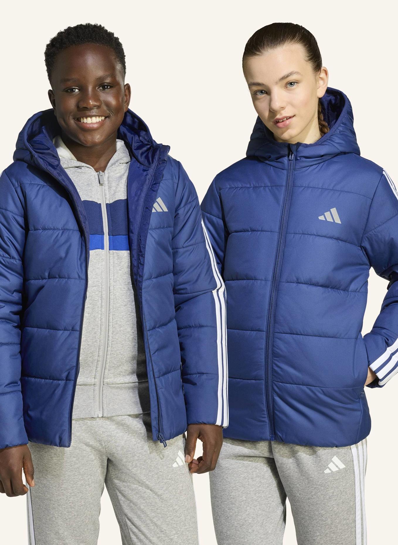 adidas ESSENTIALS 3-STREIFEN GEFÜTTERTE KINDERJACKE: BLAU/ WEISS