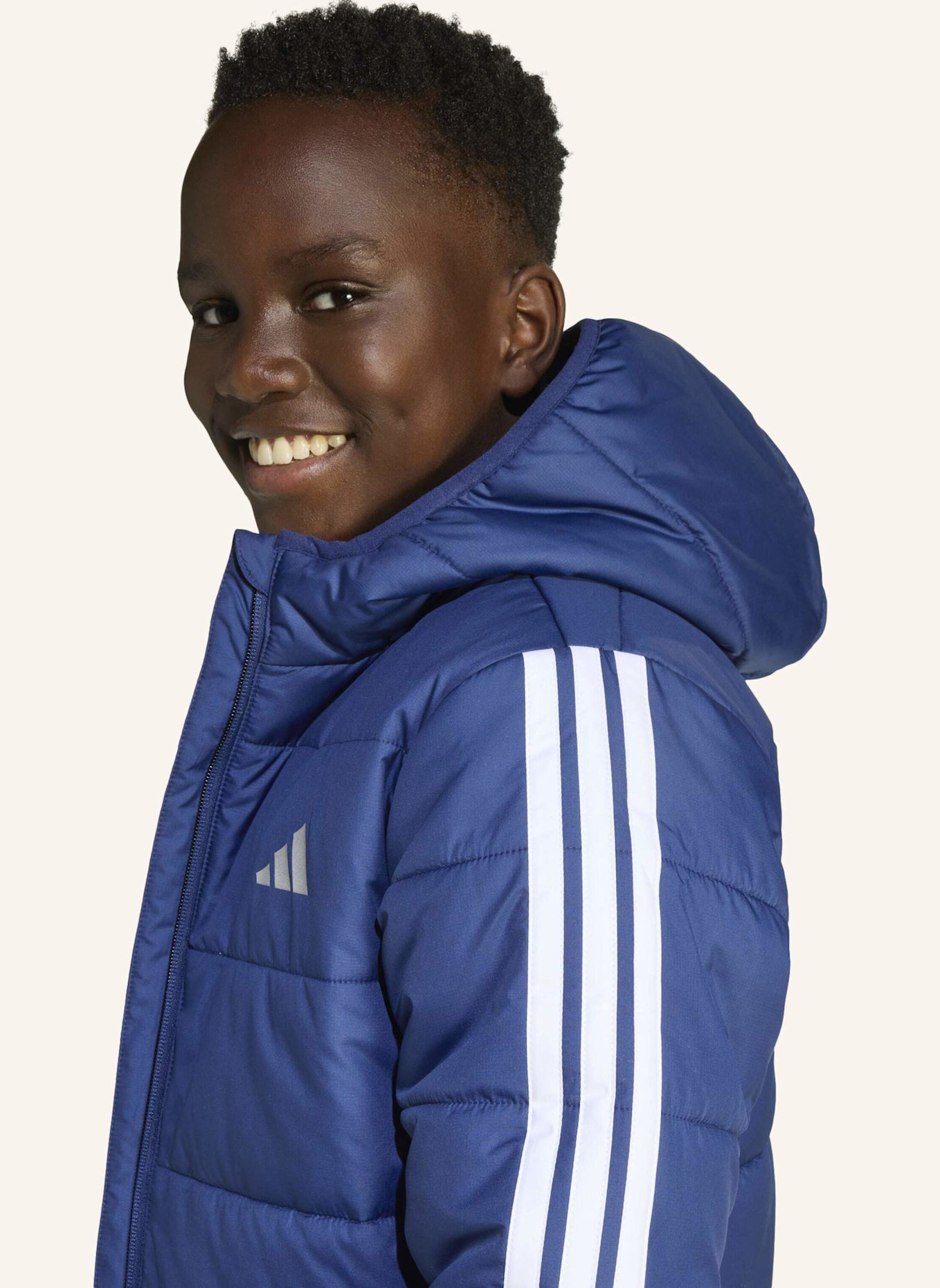 adidas ESSENTIALS 3-STREIFEN GEFÜTTERTE KINDERJACKE: BLAU/ WEISS
