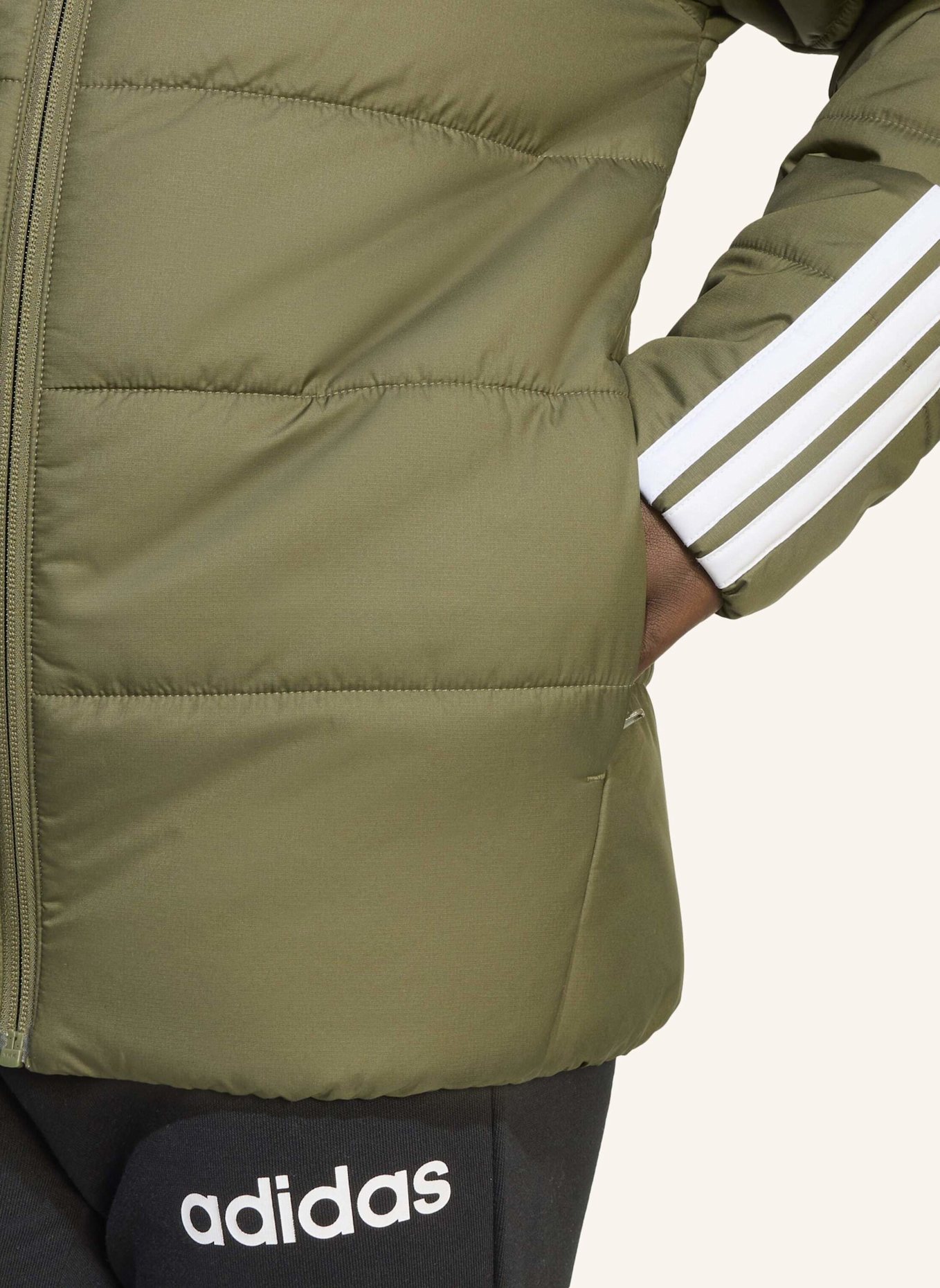 adidas ESSENTIALS 3-STREIFEN GEFÜTTERTE KINDERJACKE: WEISS