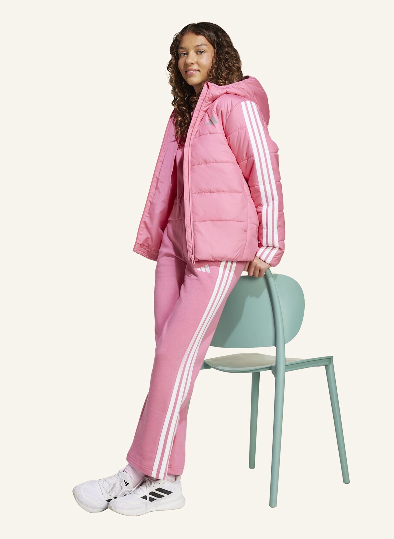 adidas ESSENTIALS 3-STREIFEN GEFÜTTERTE KINDERJACKE: ROSA/ WEISS