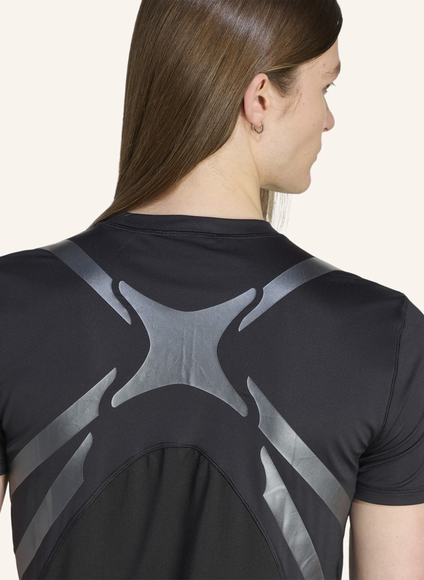 adidas Originals ARCHIVE TECHFIT TIGHT T-SHIRT: SCHWARZ