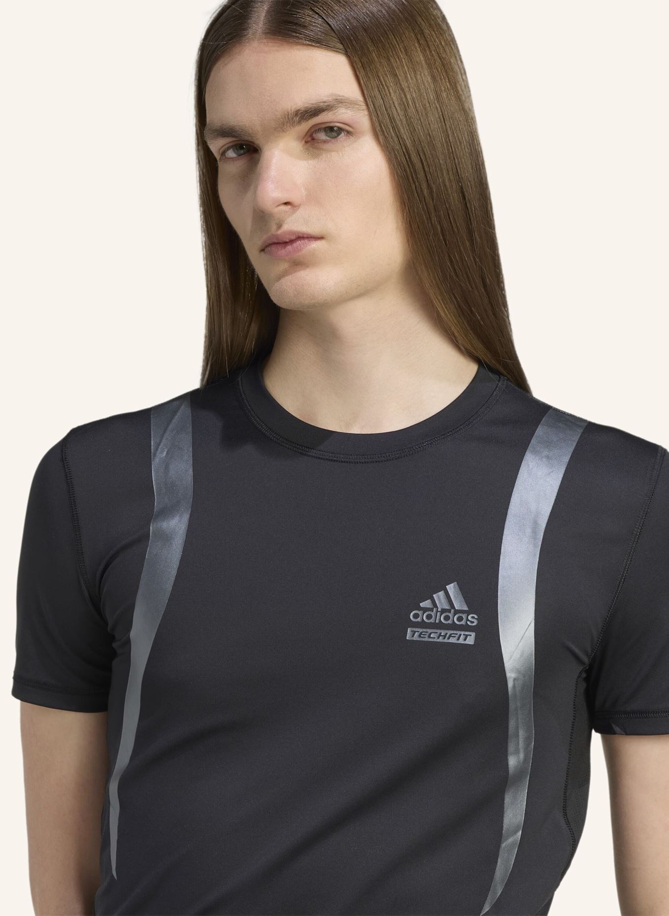 adidas Originals ARCHIVE TECHFIT TIGHT T-SHIRT: SCHWARZ