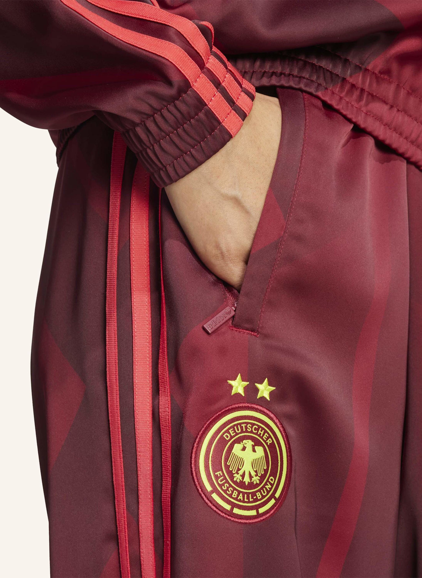 adidas Originals DFB TRAININGSHOSE: ROT/ BRAUN