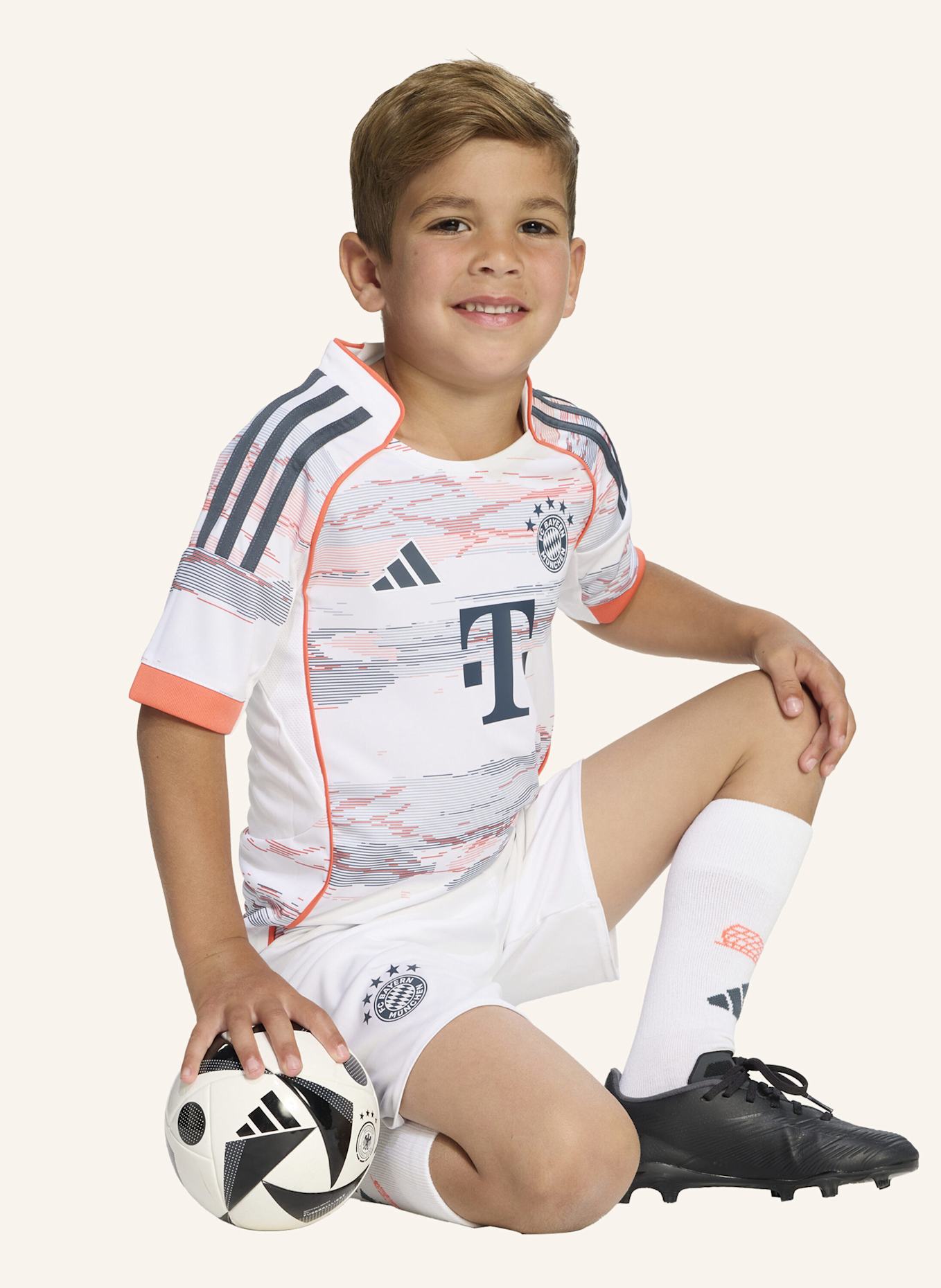 adidas FC BAYERN MÜNCHEN 25/26 KIDS MINI-AUSWÄRTSAUSRÜSTUNG: WEISS