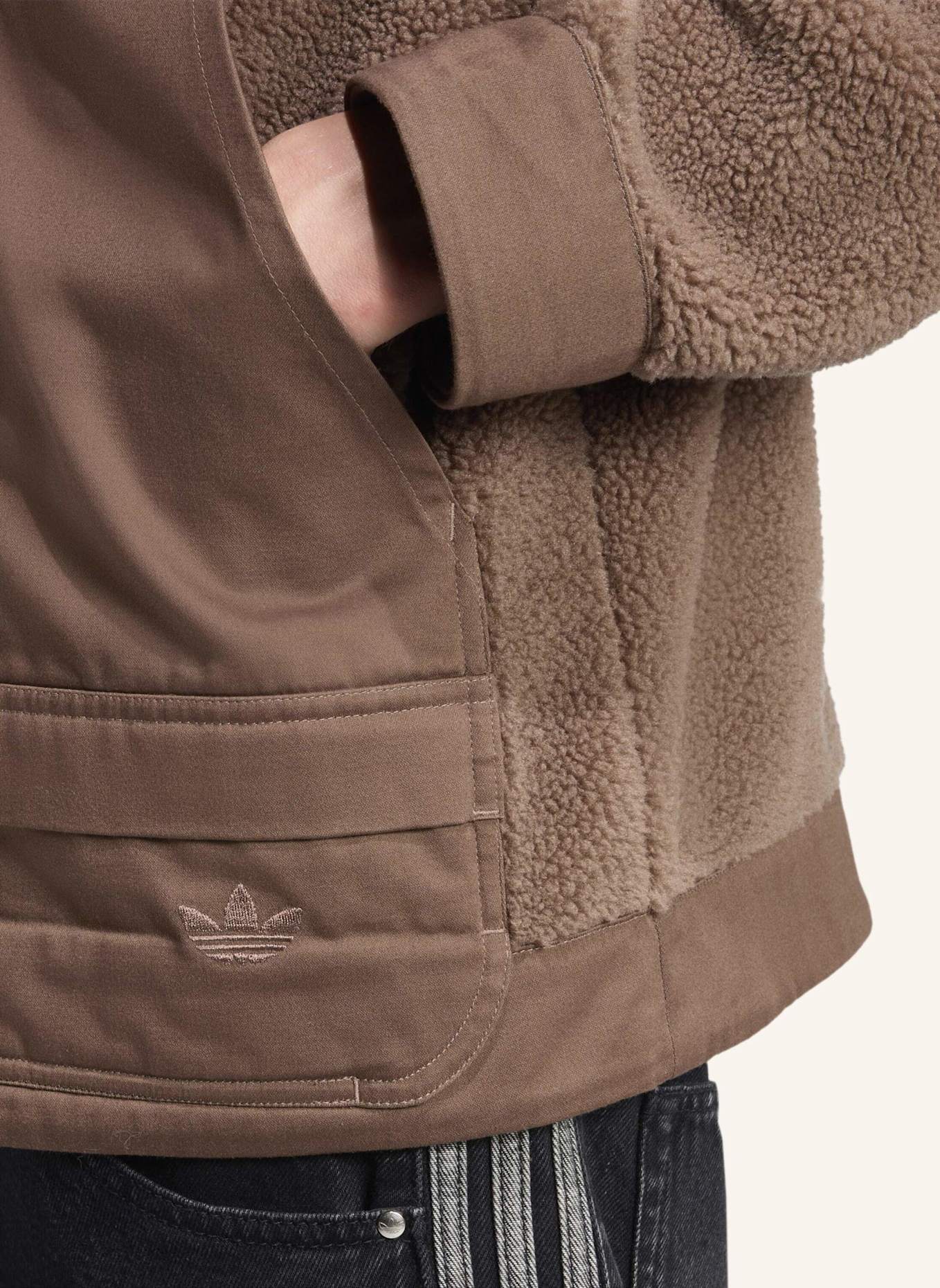 adidas Originals HOCHWERTIGE ESSENTIALS POLARFLEECE-JACKE MIT DURCHGEHENDEM REISSVERSCHLUSS: BRAUN