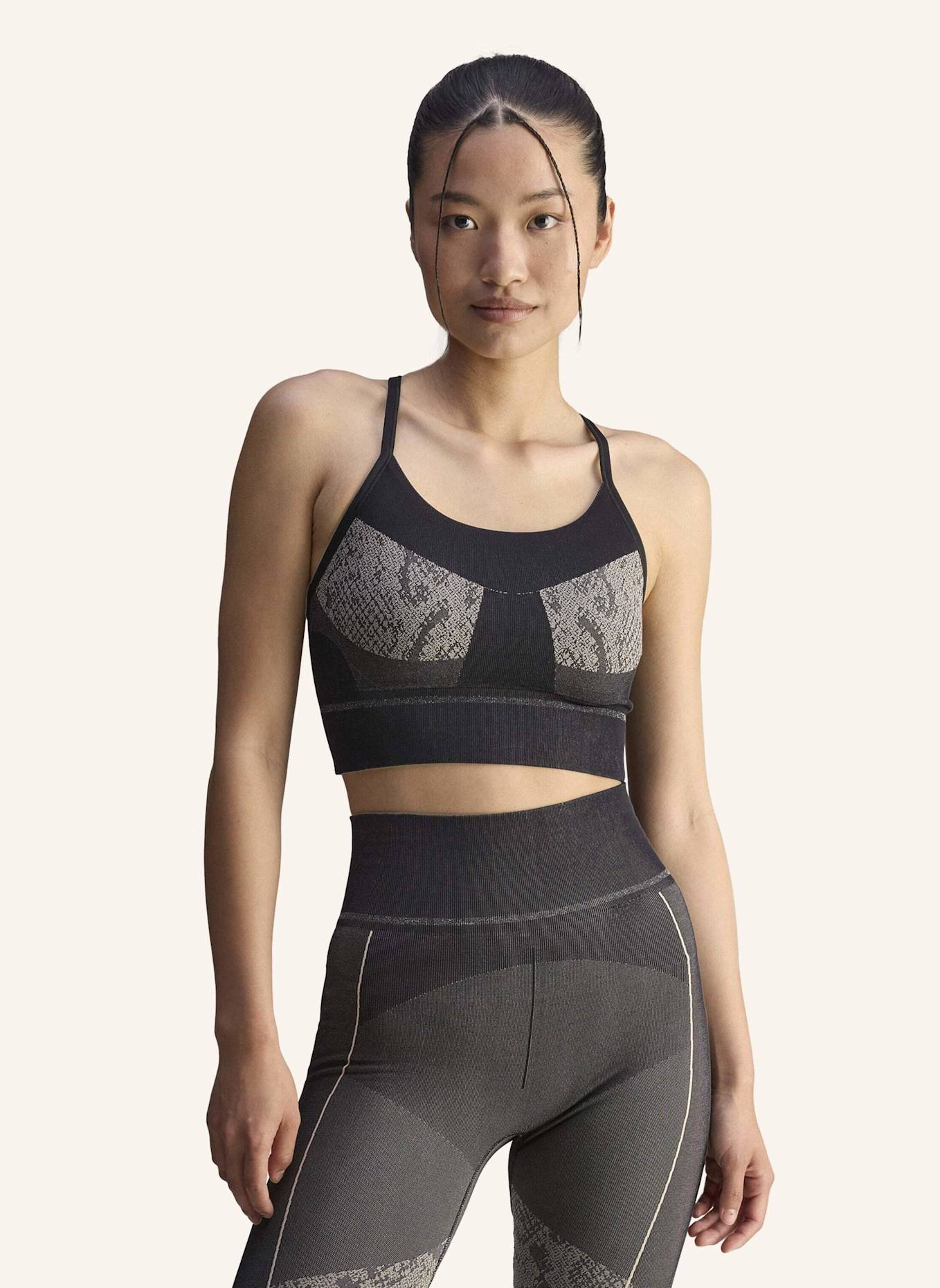 adidas by Stella McCartney ADIDAS BY STELLA MCCARTNEY SEAMLESS YOGA BH: SCHWARZ/ WEISS