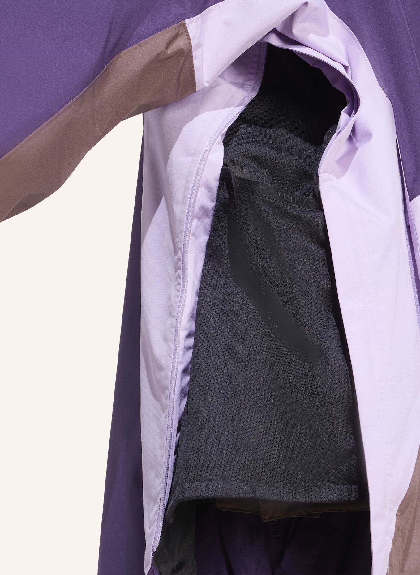 adidas TERREX TERREX XPLORIC 2-LAGIGER, GEFÜTTERTER CLIMAPROOF ANORAK: DUNKELLILA/ HELLLILA/ HELLBRAUN