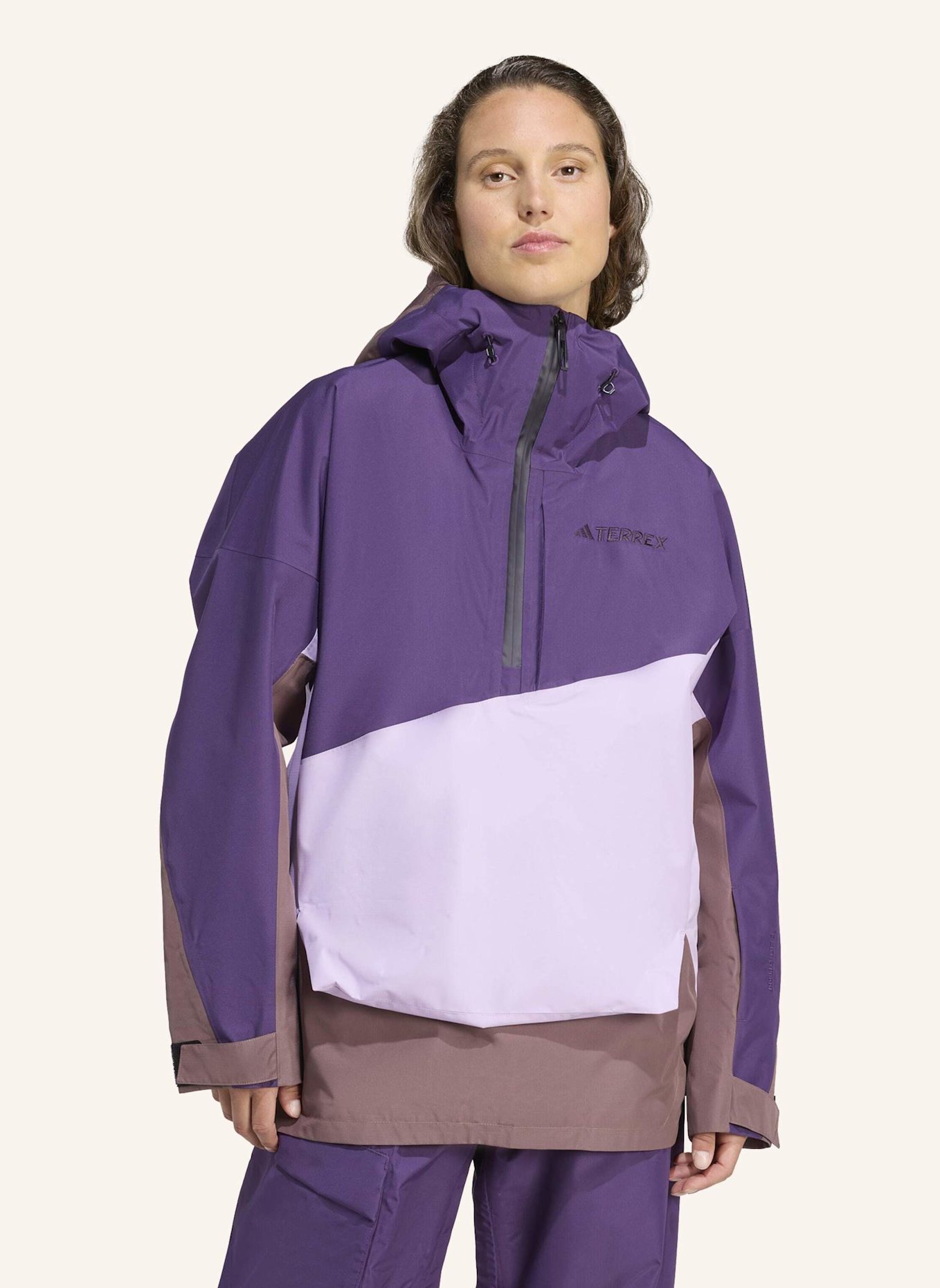 adidas TERREX TERREX XPLORIC 2-LAGIGER, GEFÜTTERTER CLIMAPROOF ANORAK: DUNKELLILA/ HELLLILA/ HELLBRAUN