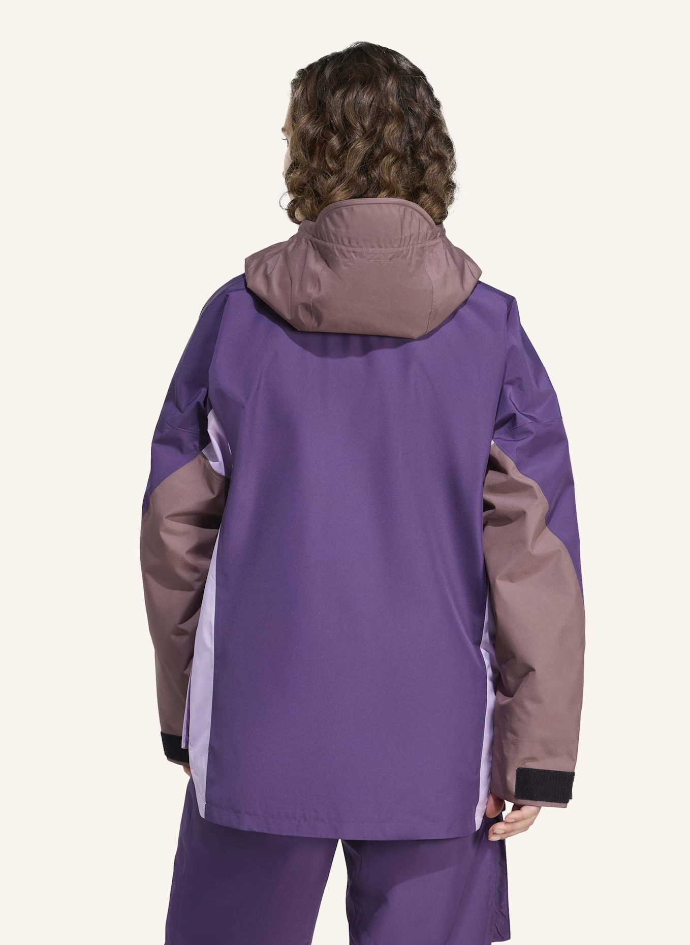 adidas TERREX TERREX XPLORIC 2-LAGIGER, GEFÜTTERTER CLIMAPROOF ANORAK: DUNKELLILA/ HELLLILA/ HELLBRAUN