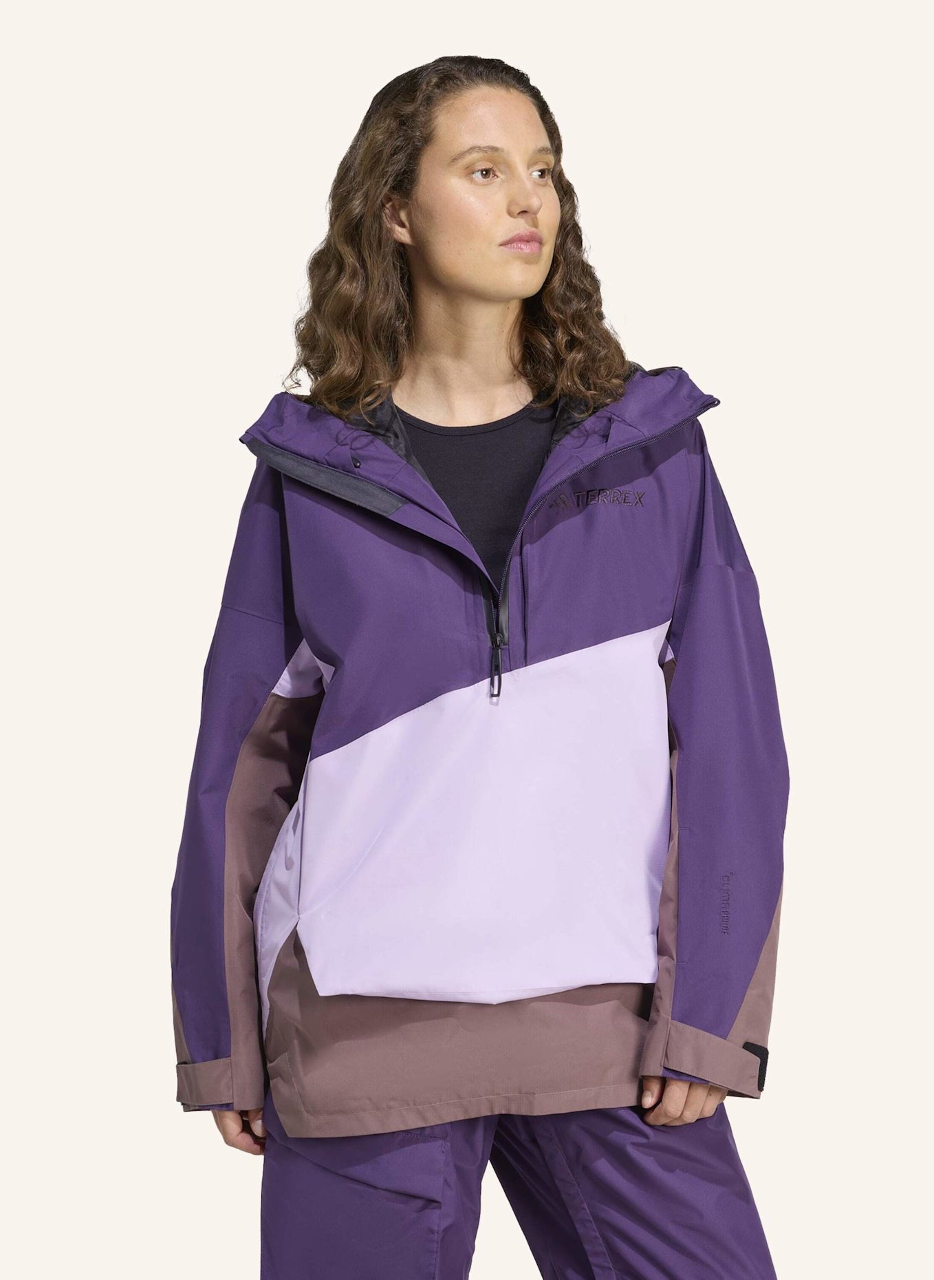 adidas TERREX TERREX XPLORIC 2-LAGIGER, GEFÜTTERTER CLIMAPROOF ANORAK: DUNKELLILA/ HELLLILA/ HELLBRAUN