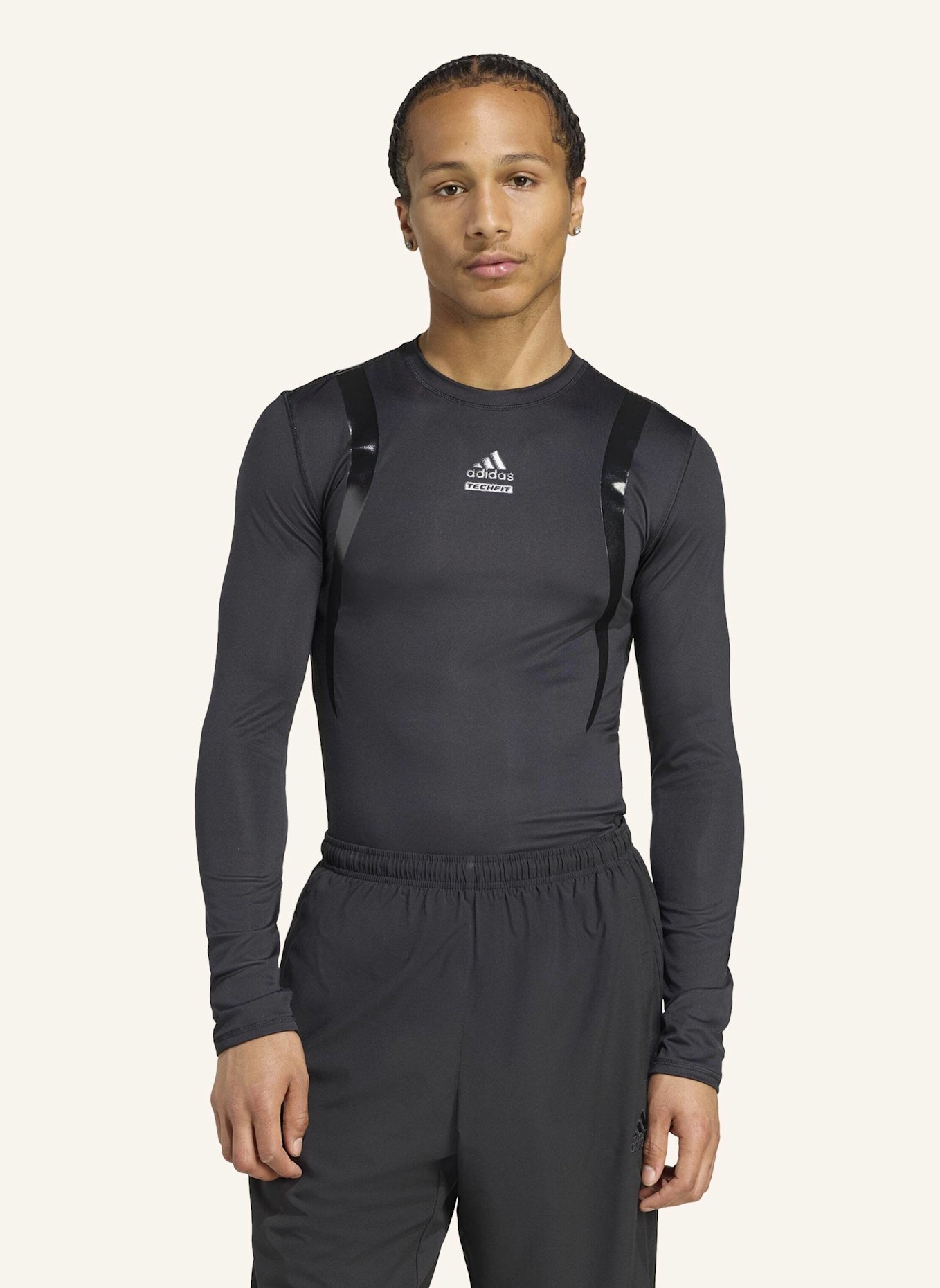 adidas Originals TECHFIT ENG GESCHNITTENES LONGSLEEVE: SCHWARZ