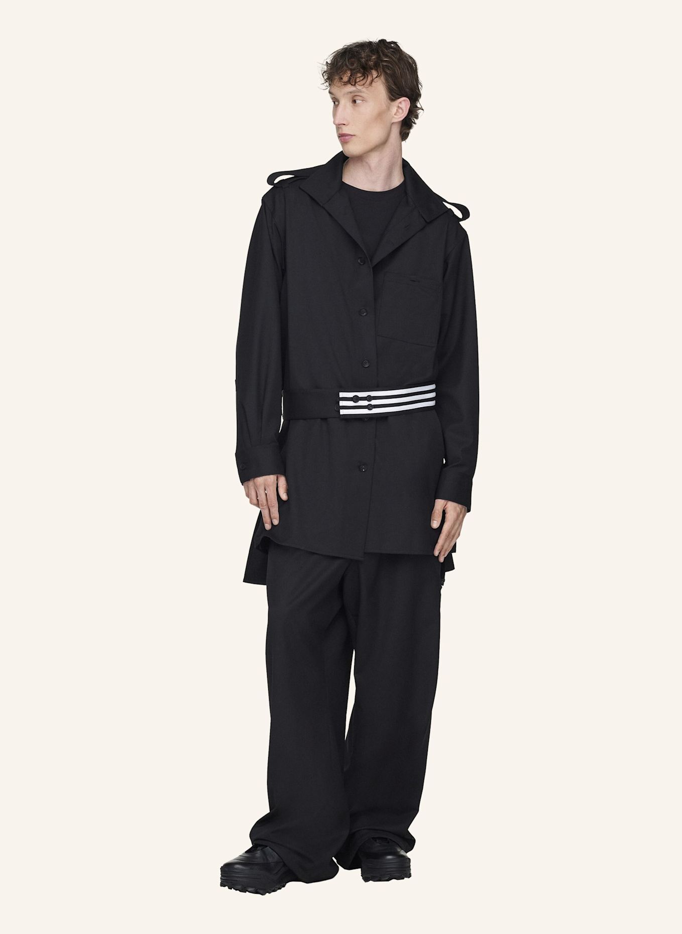 Y-3 Y-3 HEMDJACKE AUS VEREDELTEM WOLLSTOFF: SCHWARZ