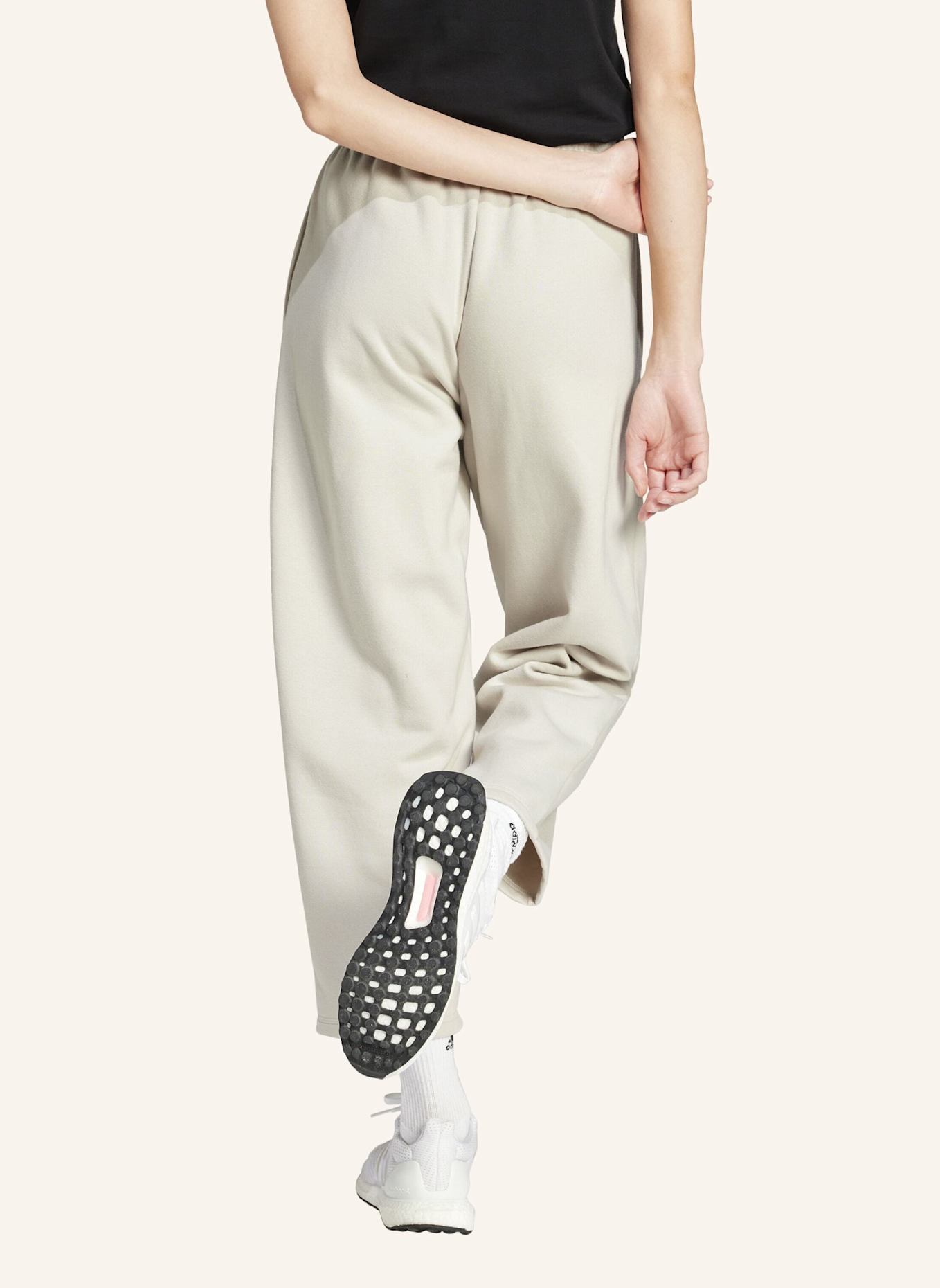 adidas ESSENTIALS CONTEMPORARY LOGO BARREL HOSE: BEIGE