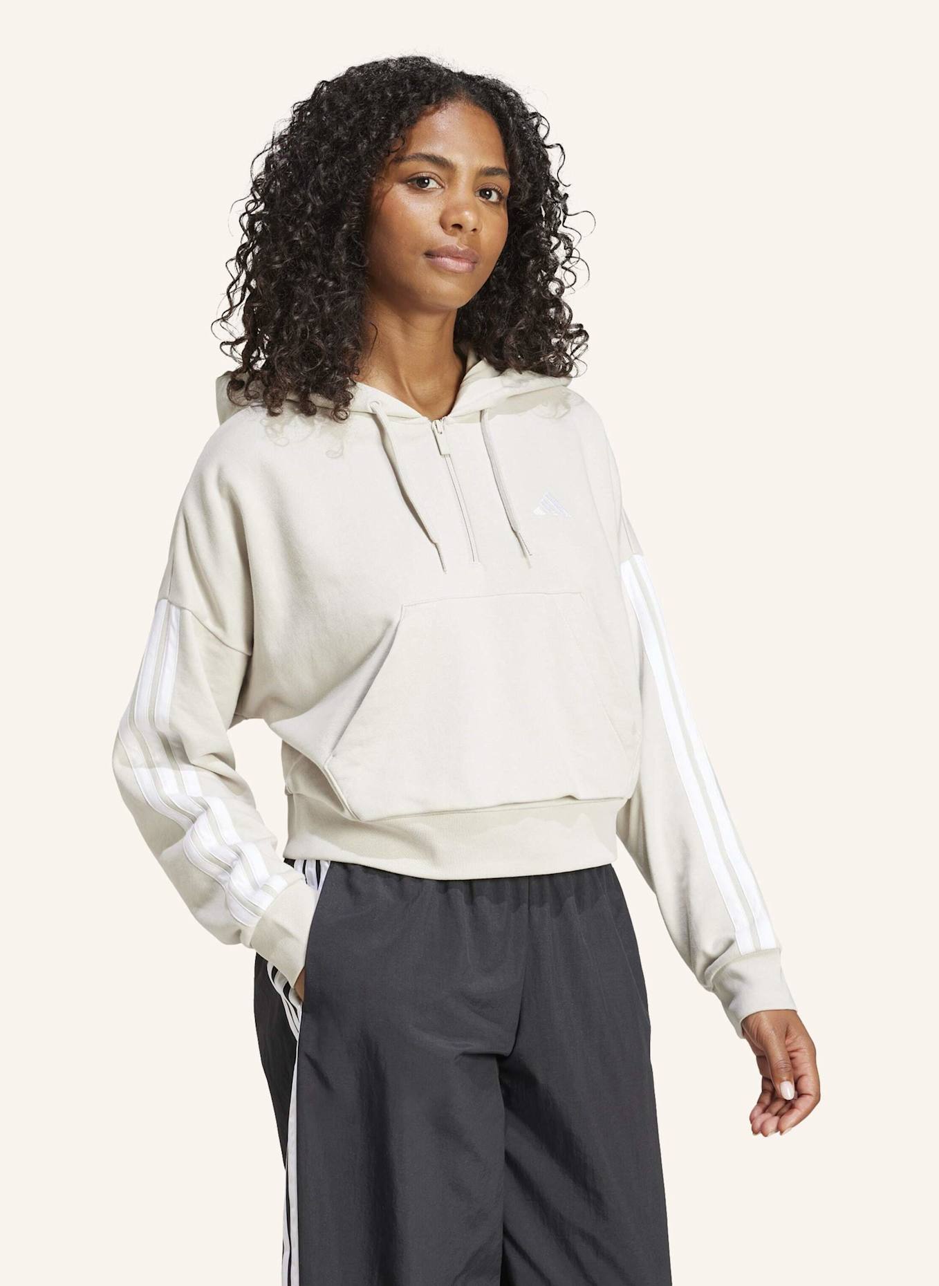 adidas ESSENTIALS 3-STREIFEN FRENCH TERRY QUARTER-ZIP HOODIE: BEIGE/ WEISS