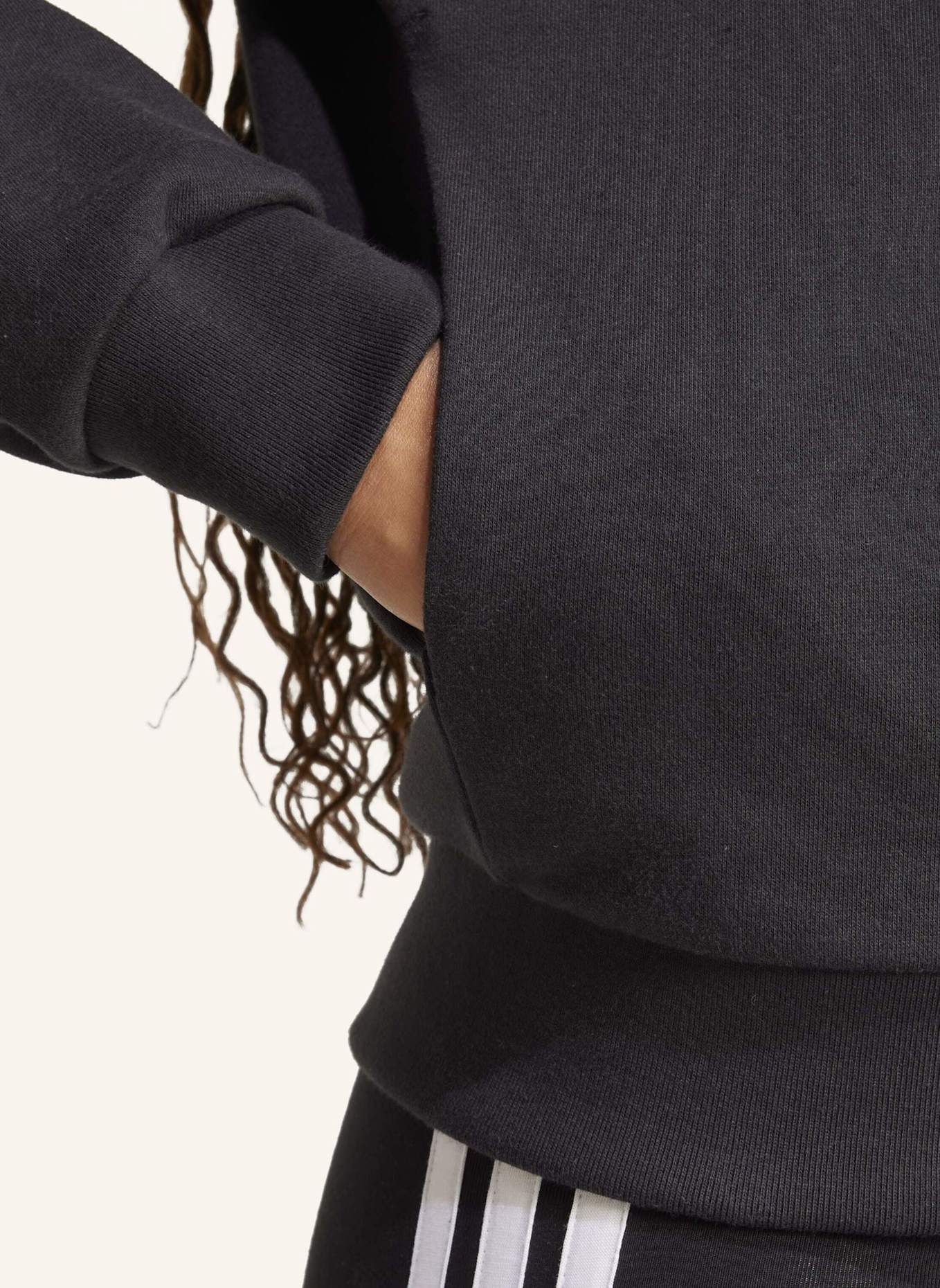 adidas ESSENTIALS LINEAR FRENCH TERRY KAPUZENJACKE: SCHWARZ/ WEISS