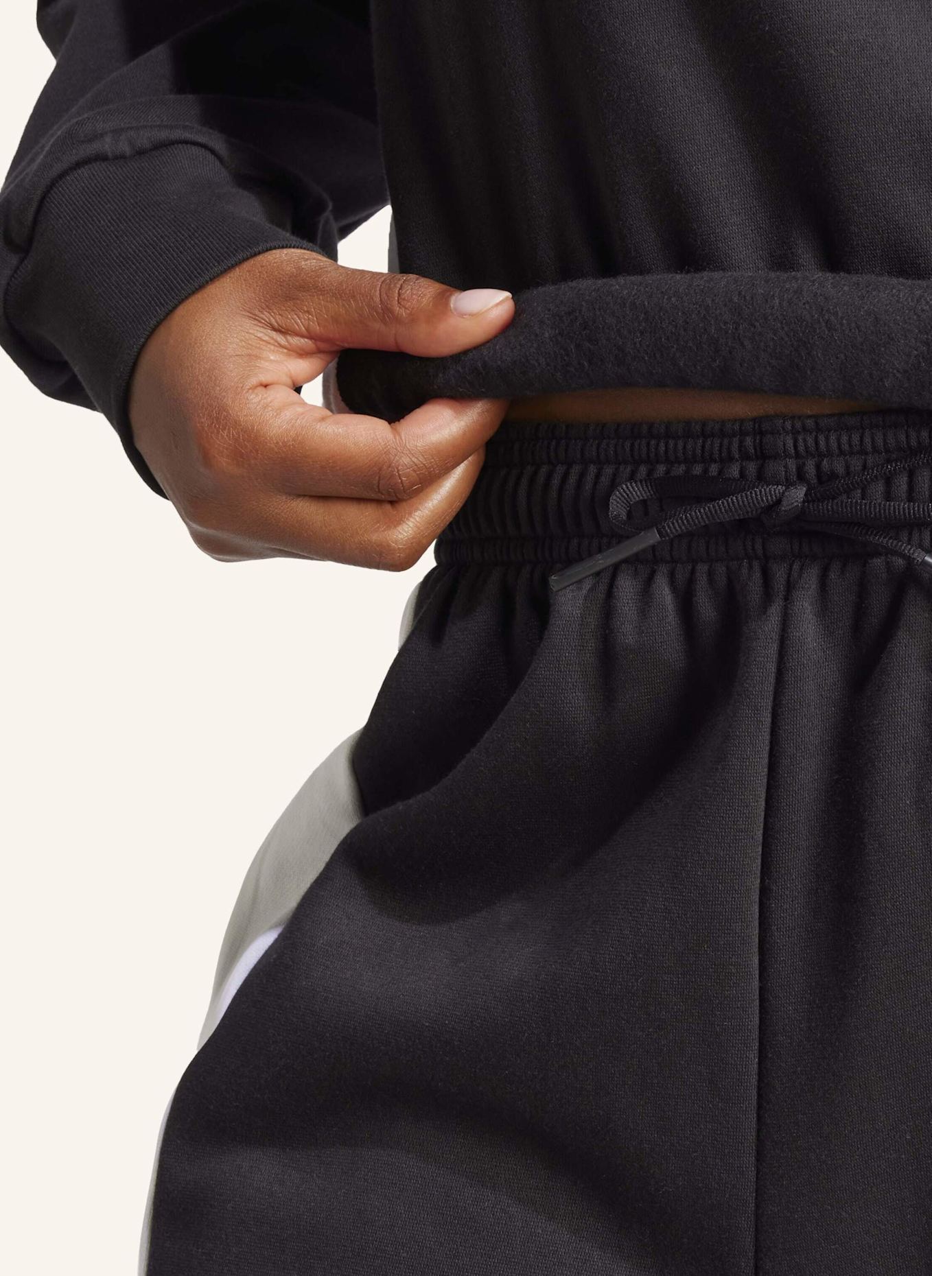 adidas LAZIDAY TRAININGSANZUG: SCHWARZ