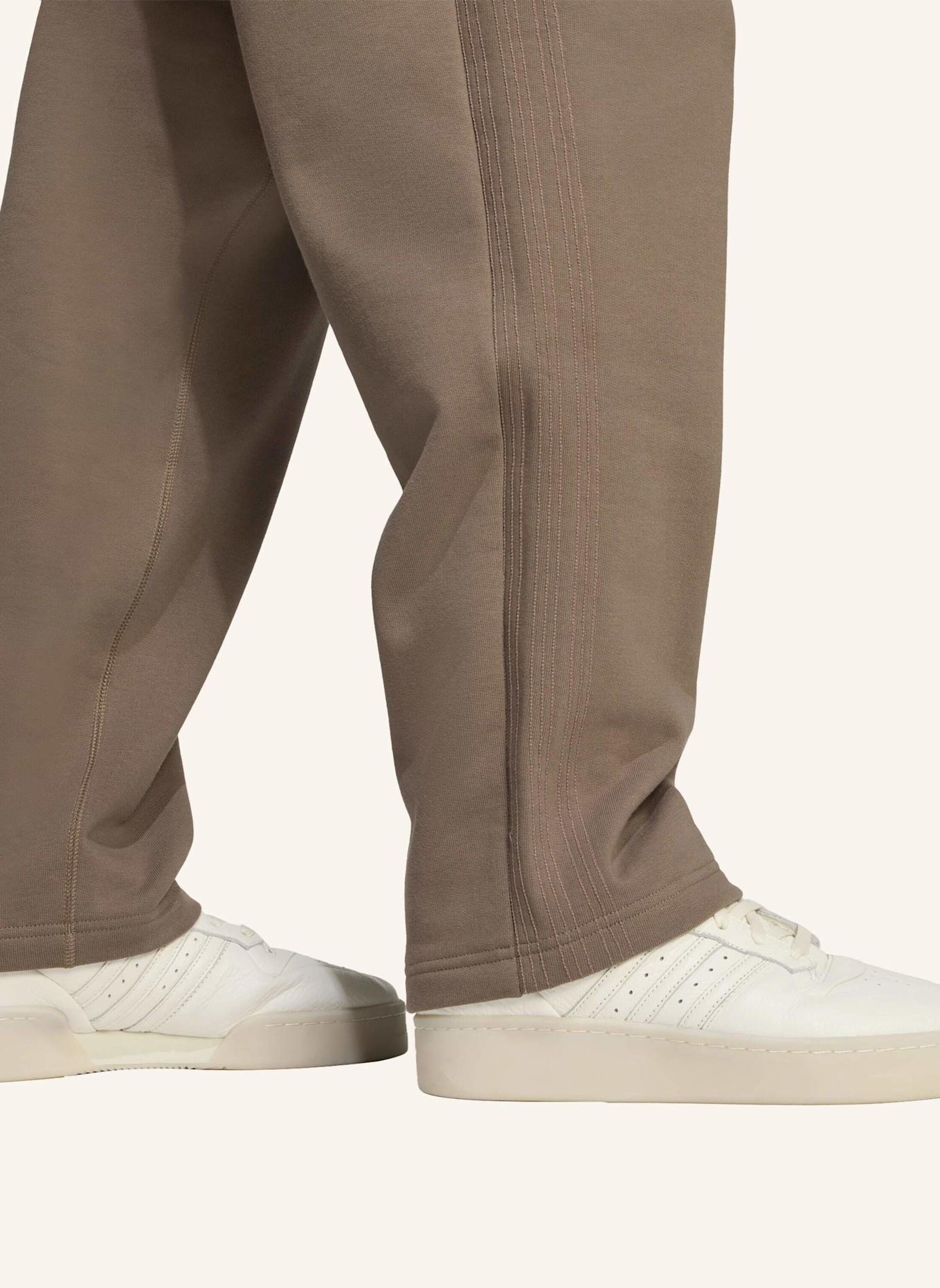 adidas Originals Sweatpants PREMIUM ESSENTIALS: BRAUN