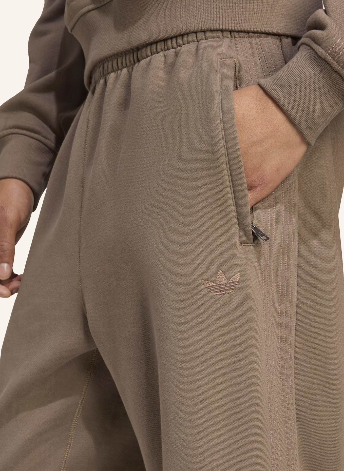 adidas Originals Sweatpants PREMIUM ESSENTIALS: BRAUN