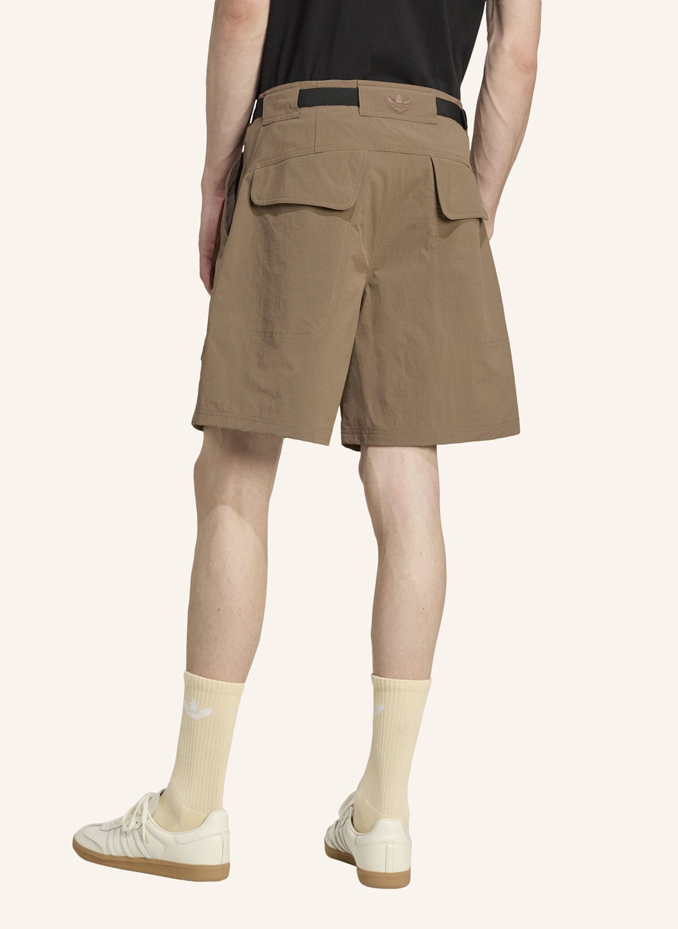 adidas Originals PREMIUM ESSENTIALS UTILITY CARGOSHORTS: BRAUN