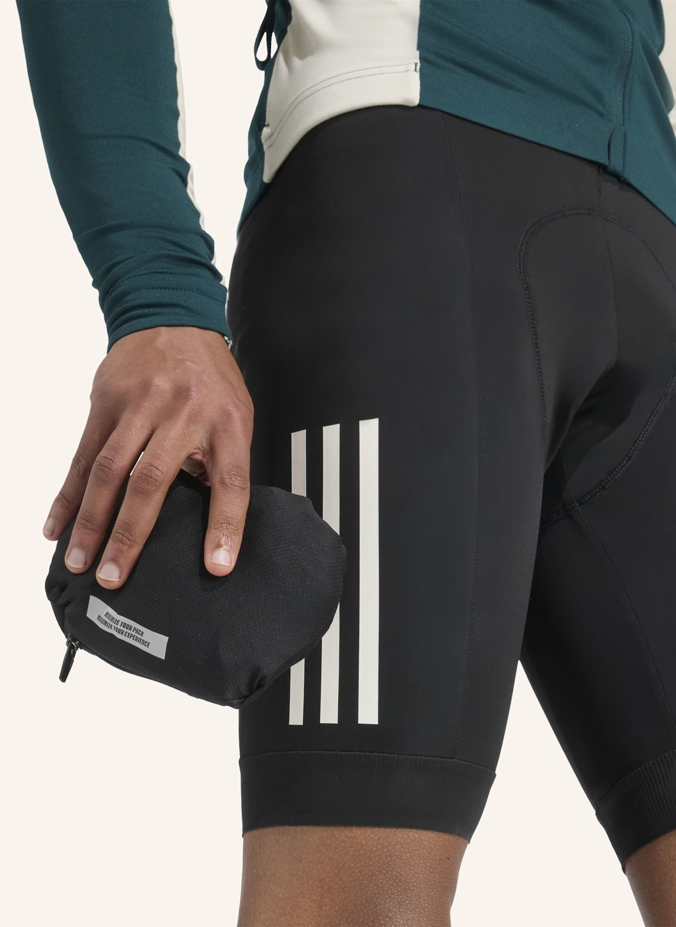 adidas ESSENTIALS WINDDICHTE WESTE: SCHWARZ