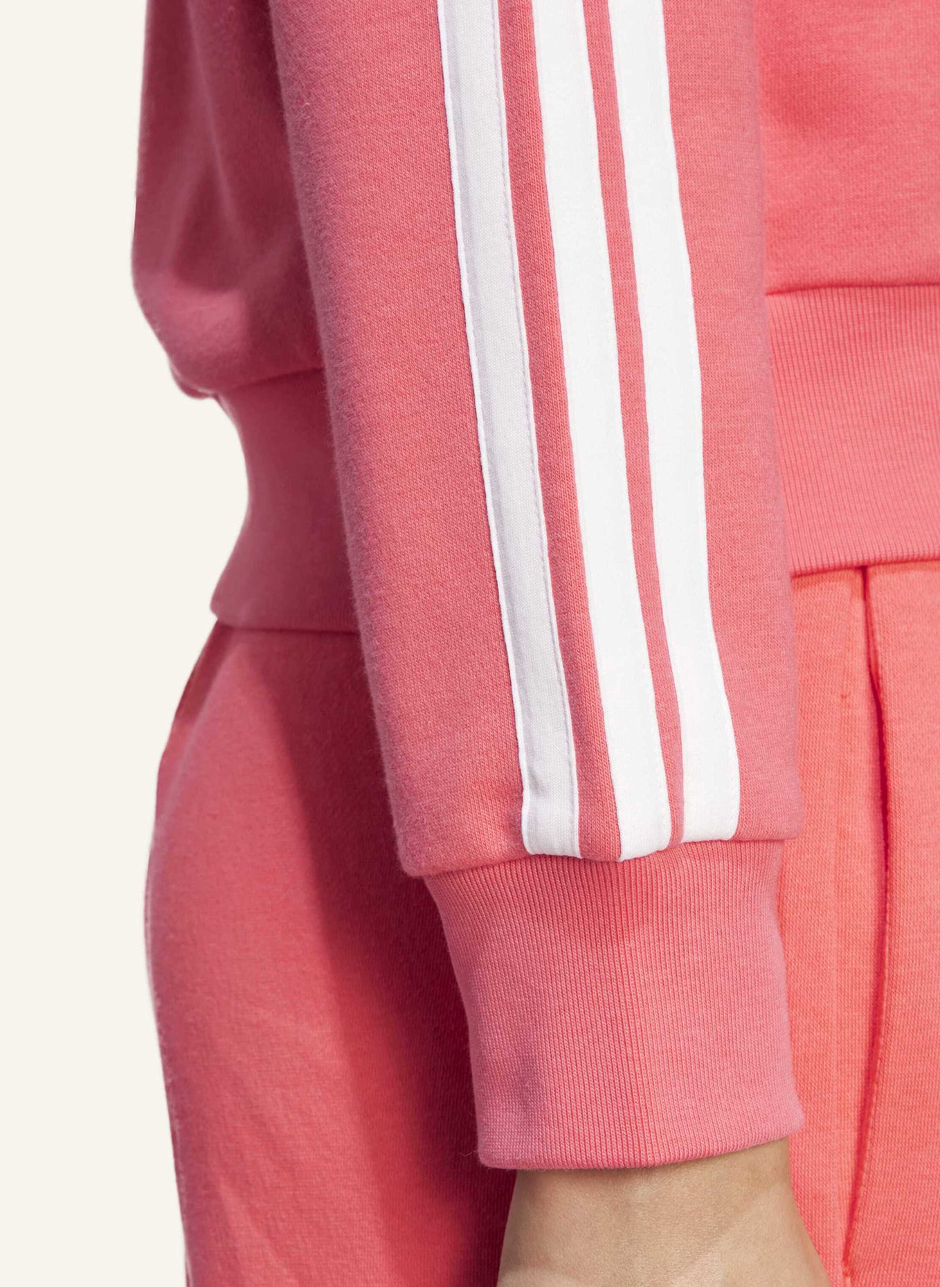 adidas ESSENTIALS 3-STREIFEN FRENCH TERRY KAPUZENJACKE: ROT/ WEISS