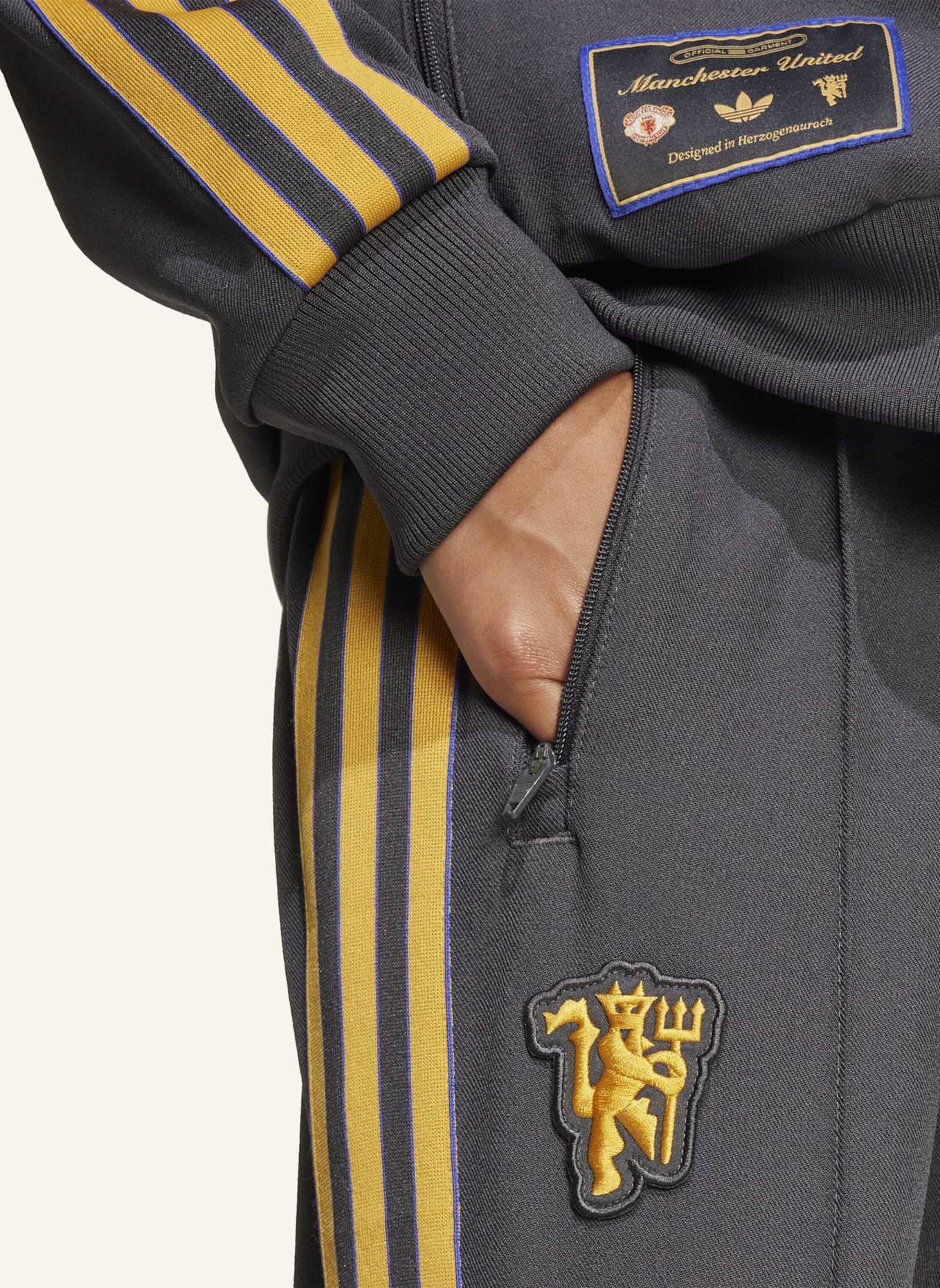 adidas Originals MANCHESTER UNITED TERRACE ICONS TRAININGSHOSE: SCHWARZ