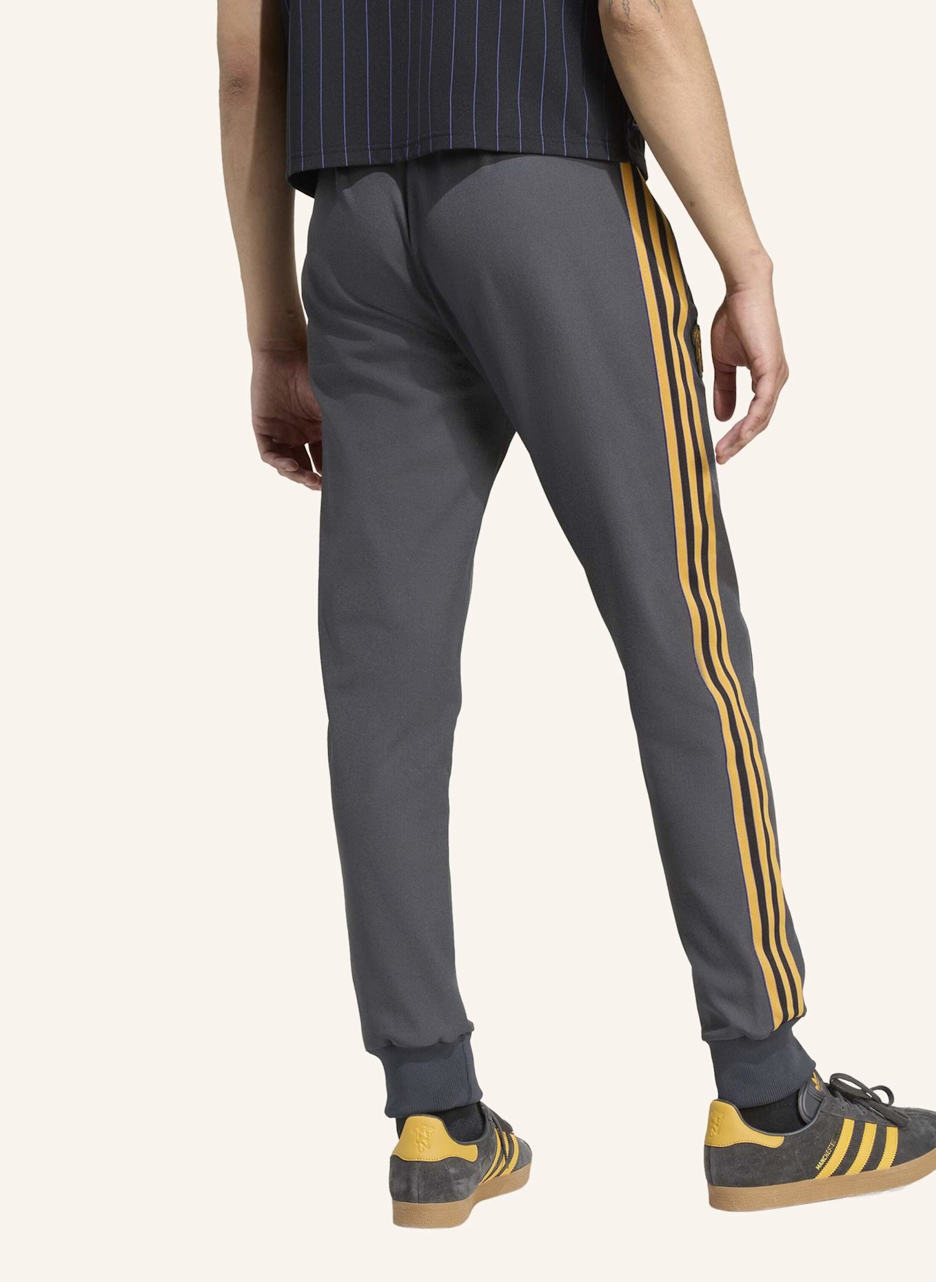 adidas Originals MANCHESTER UNITED TERRACE ICONS TRAININGSHOSE: SCHWARZ